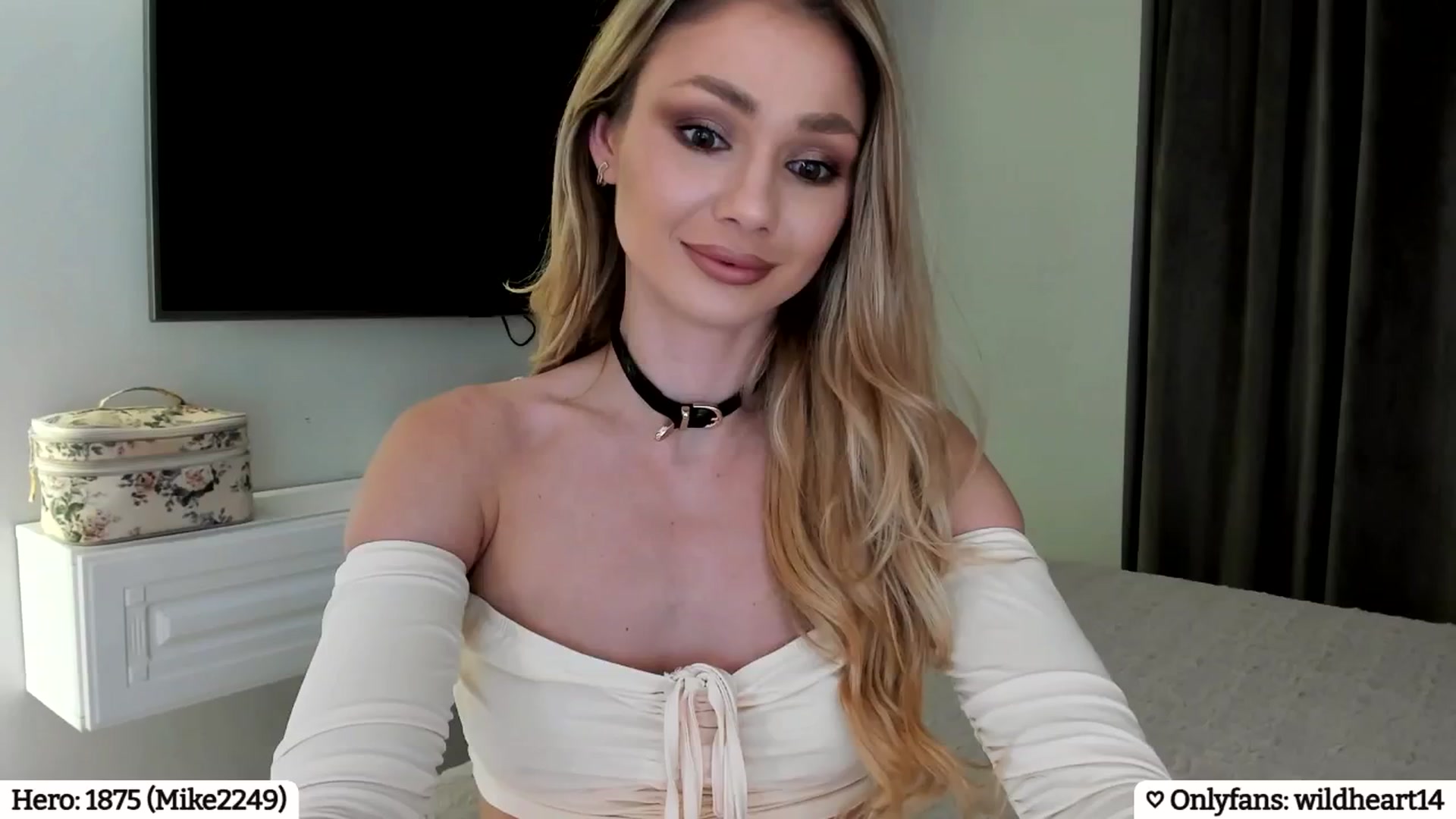 Gallery image thumbnail from Yveline's myfreecams stream on, 04/01/2025, 21:46 image 3 of 20