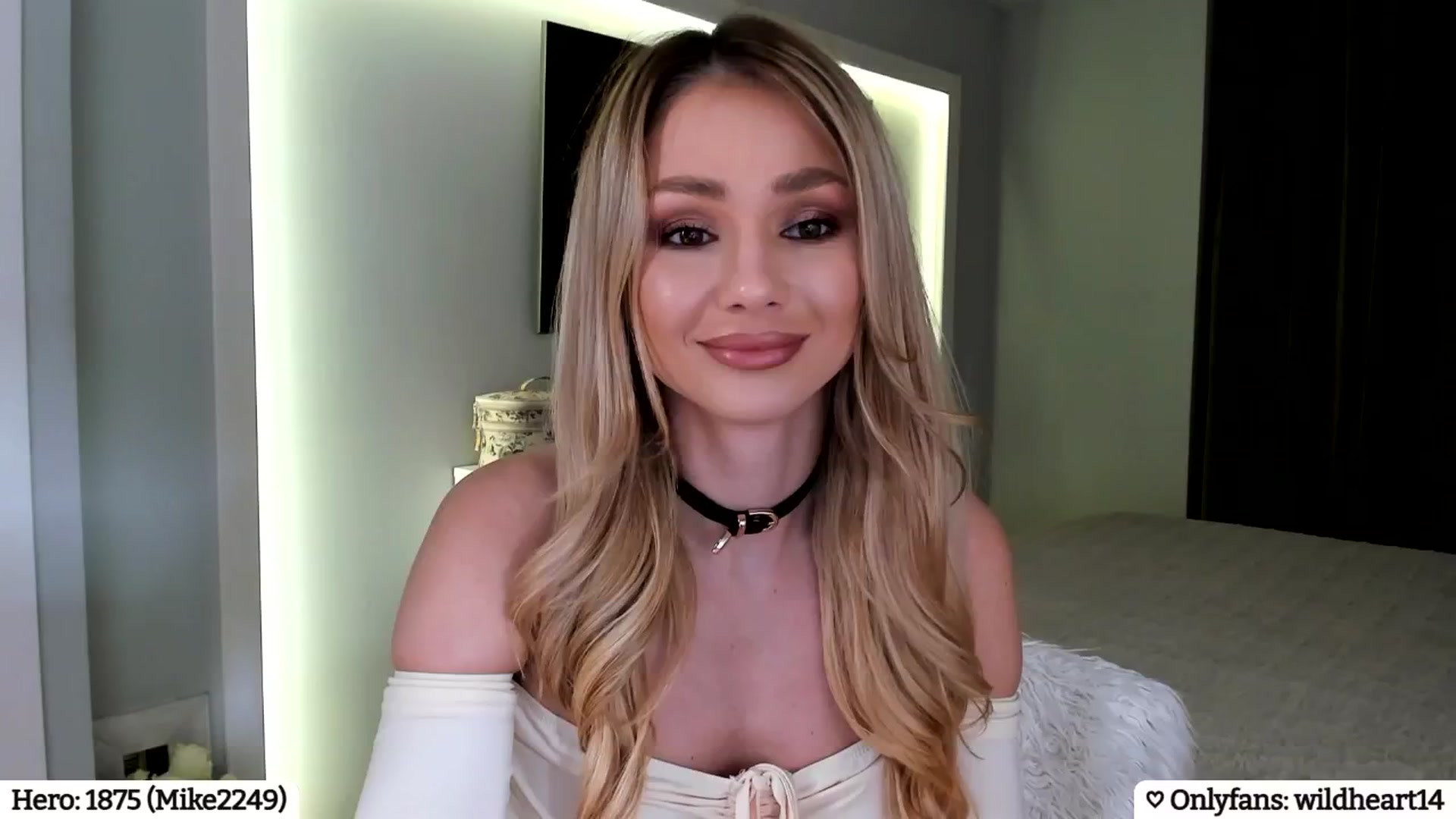 Gallery image thumbnail from Yveline's myfreecams stream on, 04/01/2025, 21:46 image 2 of 20