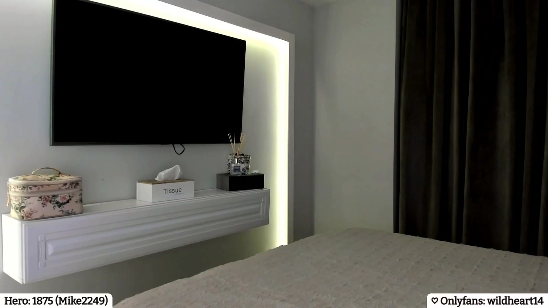 Gallery image thumbnail from Yveline's myfreecams stream on, 04/01/2025, 21:46 image 6 of 20