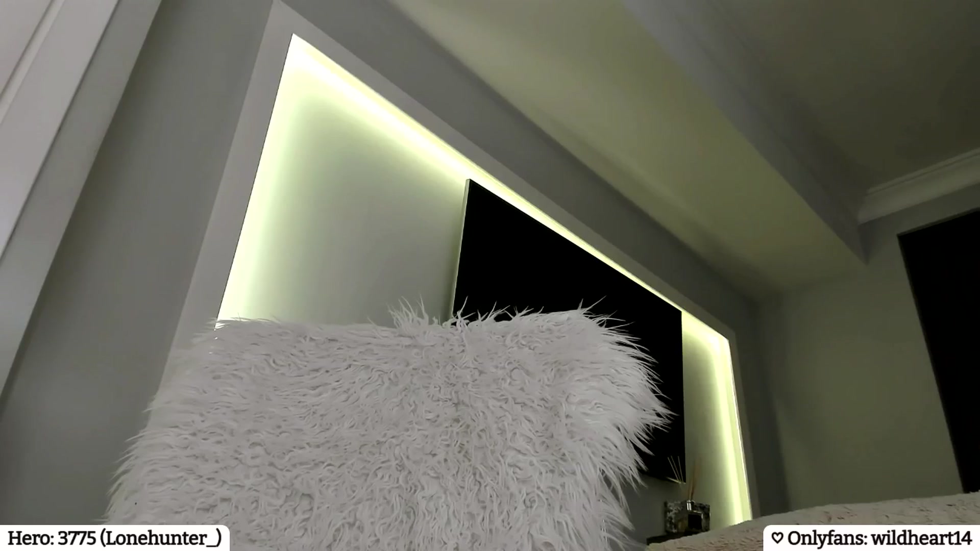 Gallery image thumbnail from Yveline's myfreecams stream on, 04/03/2025, 16:55 image 8 of 20
