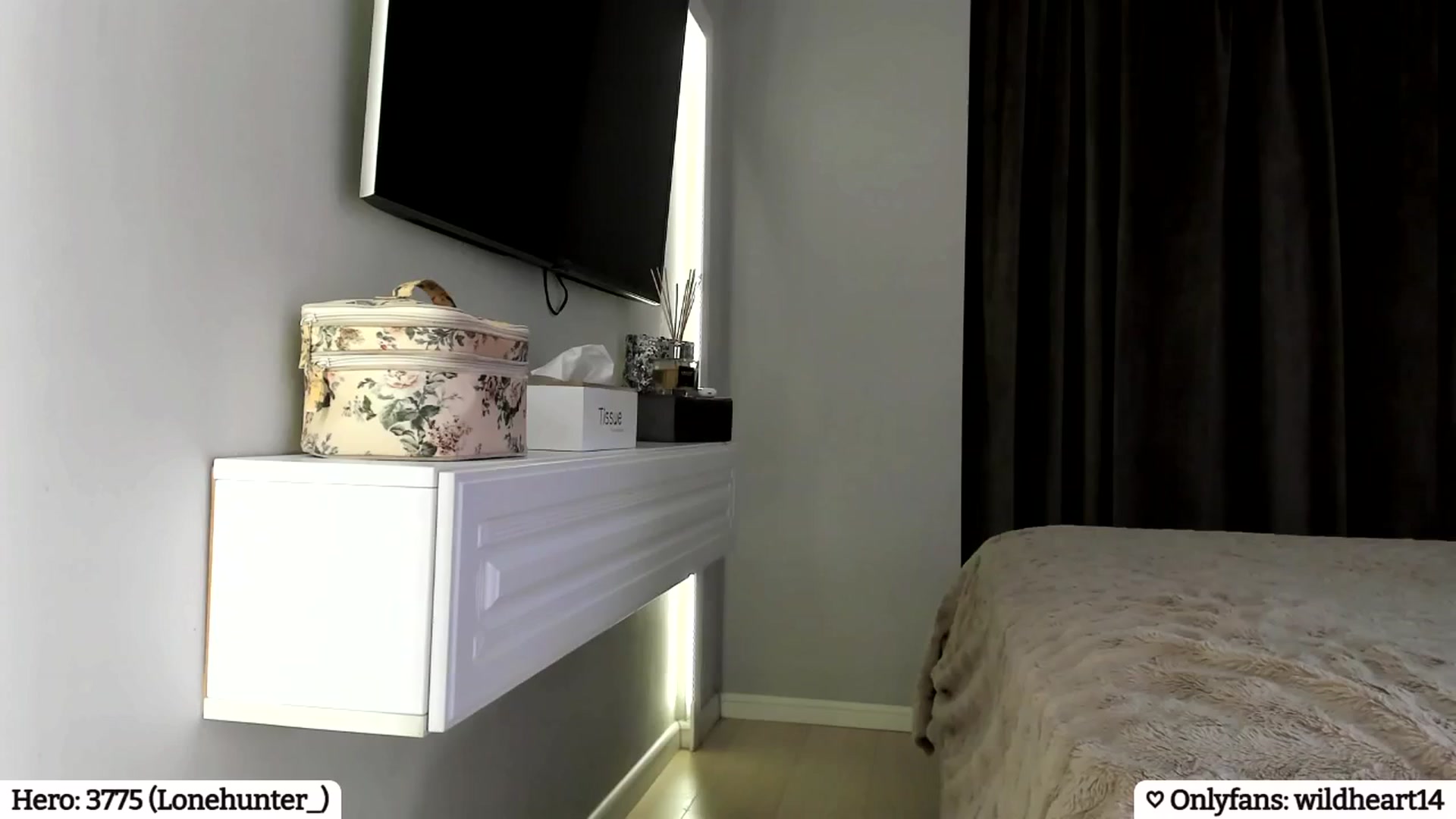 Gallery image thumbnail from Yveline's myfreecams stream on, 04/03/2025, 17:44 image 10 of 20