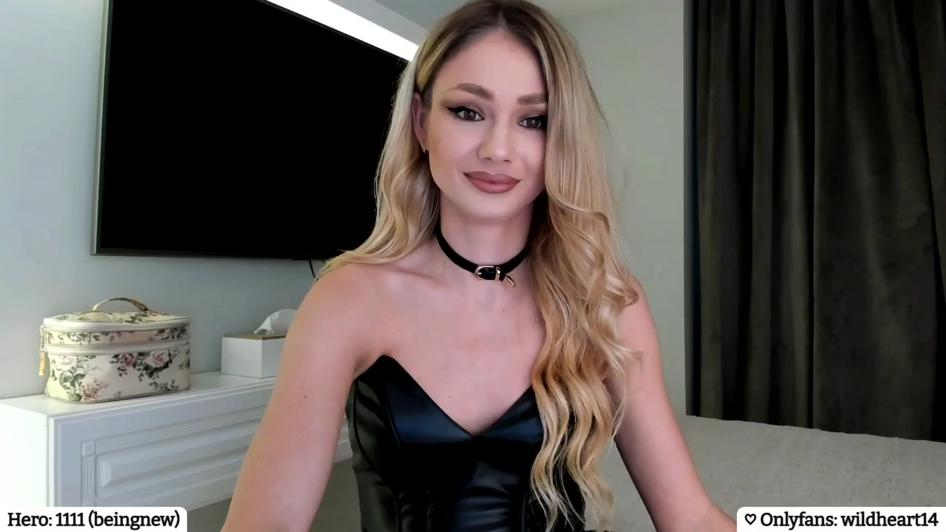 Gallery image thumbnail from Yveline's myfreecams stream on, 04/05/2025, 20:43 image 4 of 20