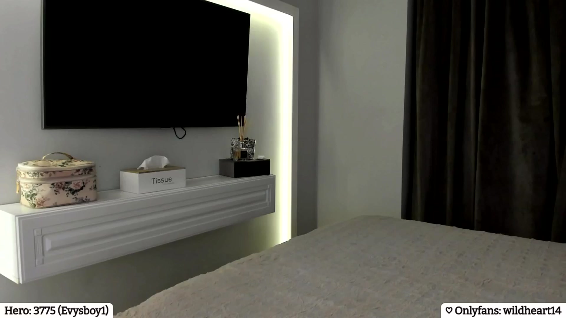 Gallery image thumbnail from Yveline's myfreecams stream on, 04/05/2025, 22:05 image 9 of 20