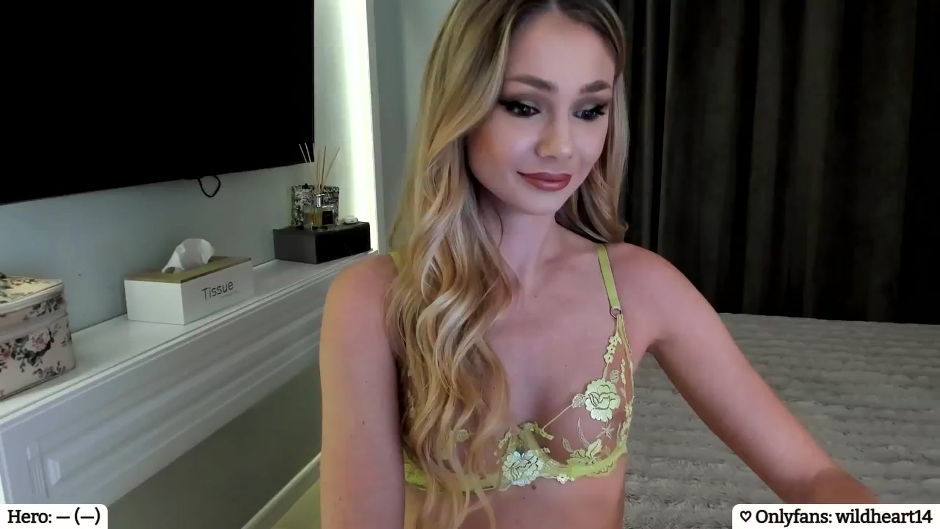 Gallery image thumbnail from Yveline's myfreecams stream on, 04/06/2025, 13:45 image 17 of 20