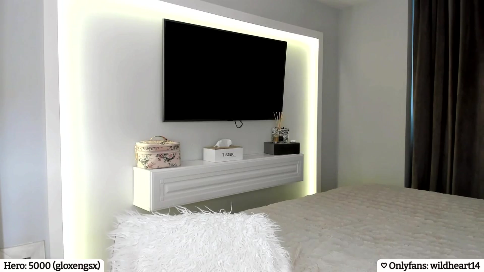 Gallery image thumbnail from Yveline's myfreecams stream on, 04/06/2025, 15:57 image 9 of 20