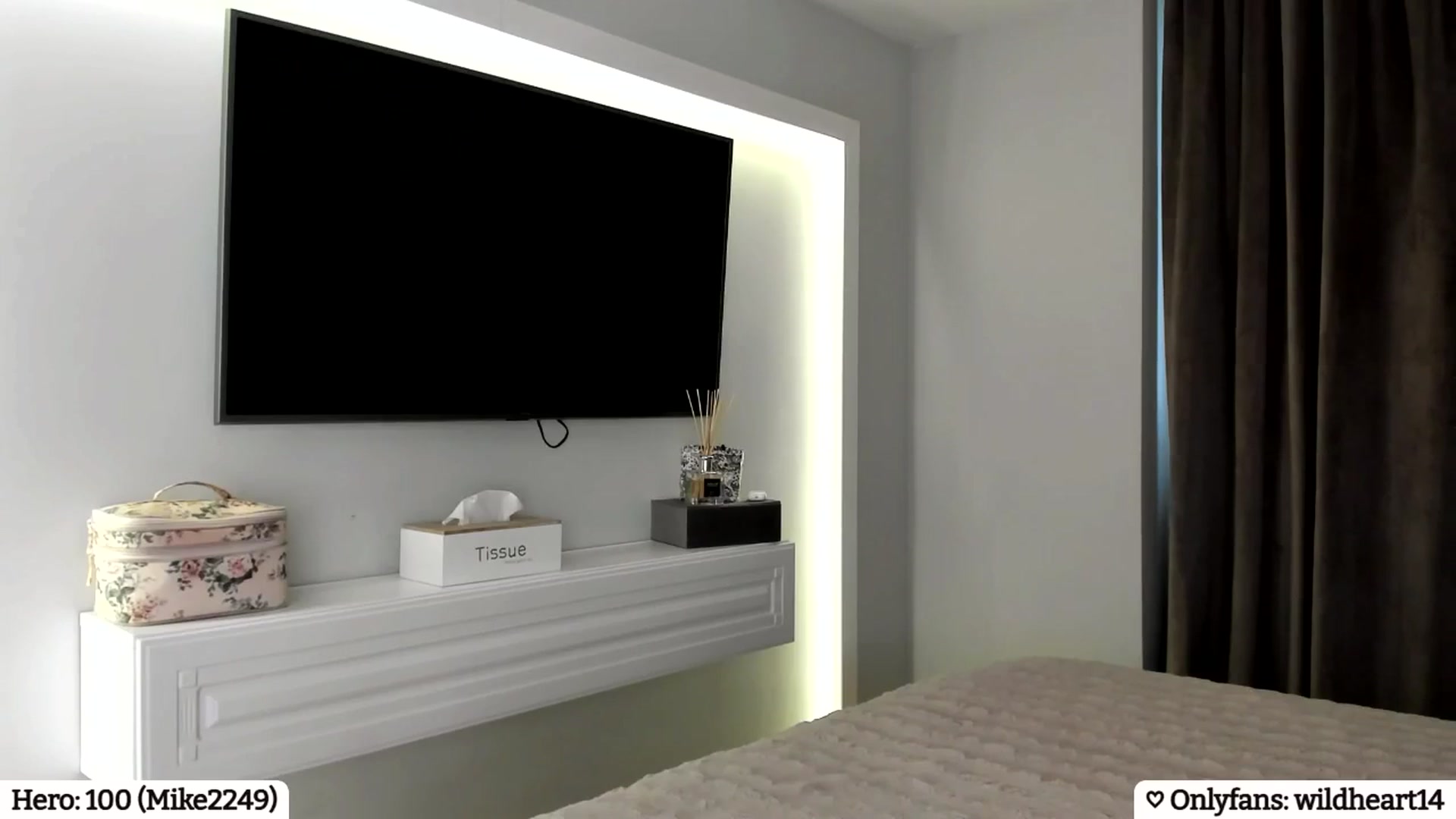 Gallery image thumbnail from Yveline's myfreecams stream on, 04/06/2025, 15:57 image 3 of 20