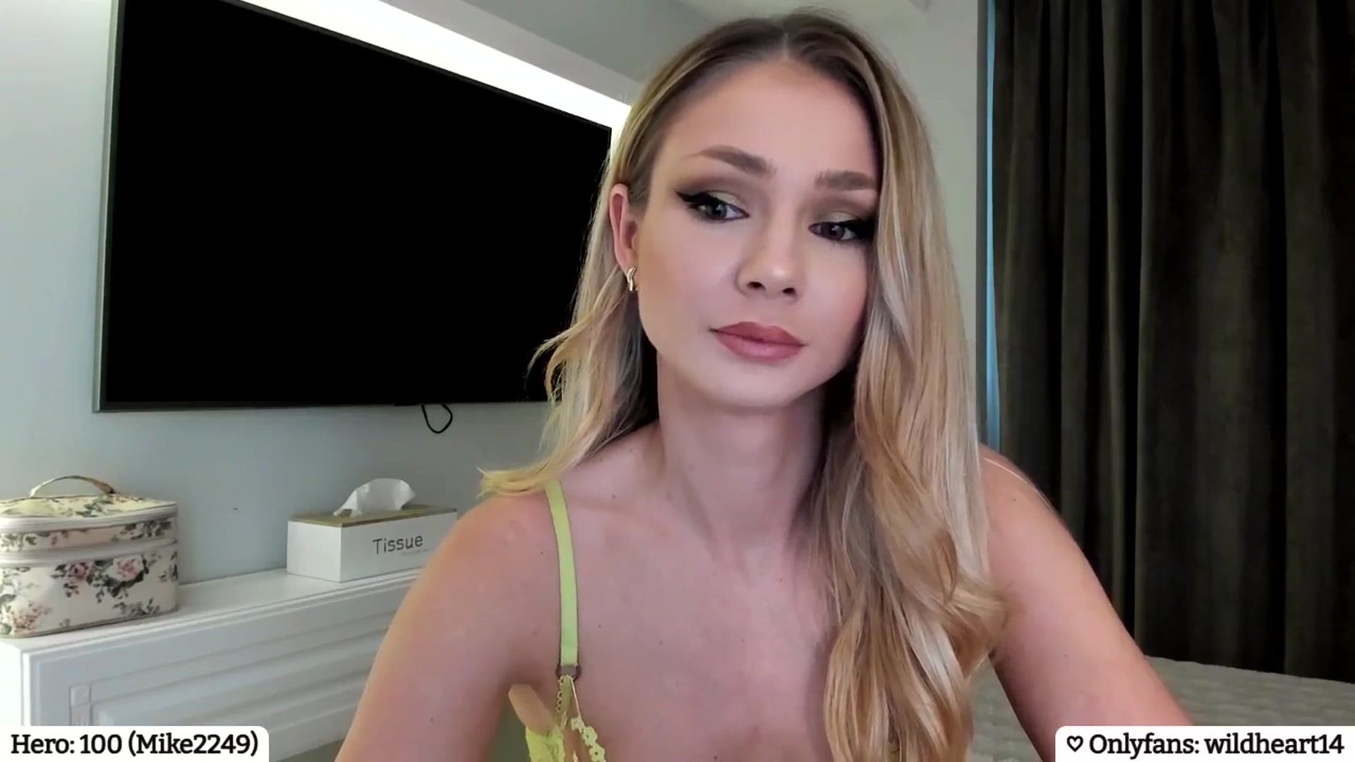 Gallery image thumbnail from Yveline's myfreecams stream on, 04/06/2025, 15:57 image 5 of 20