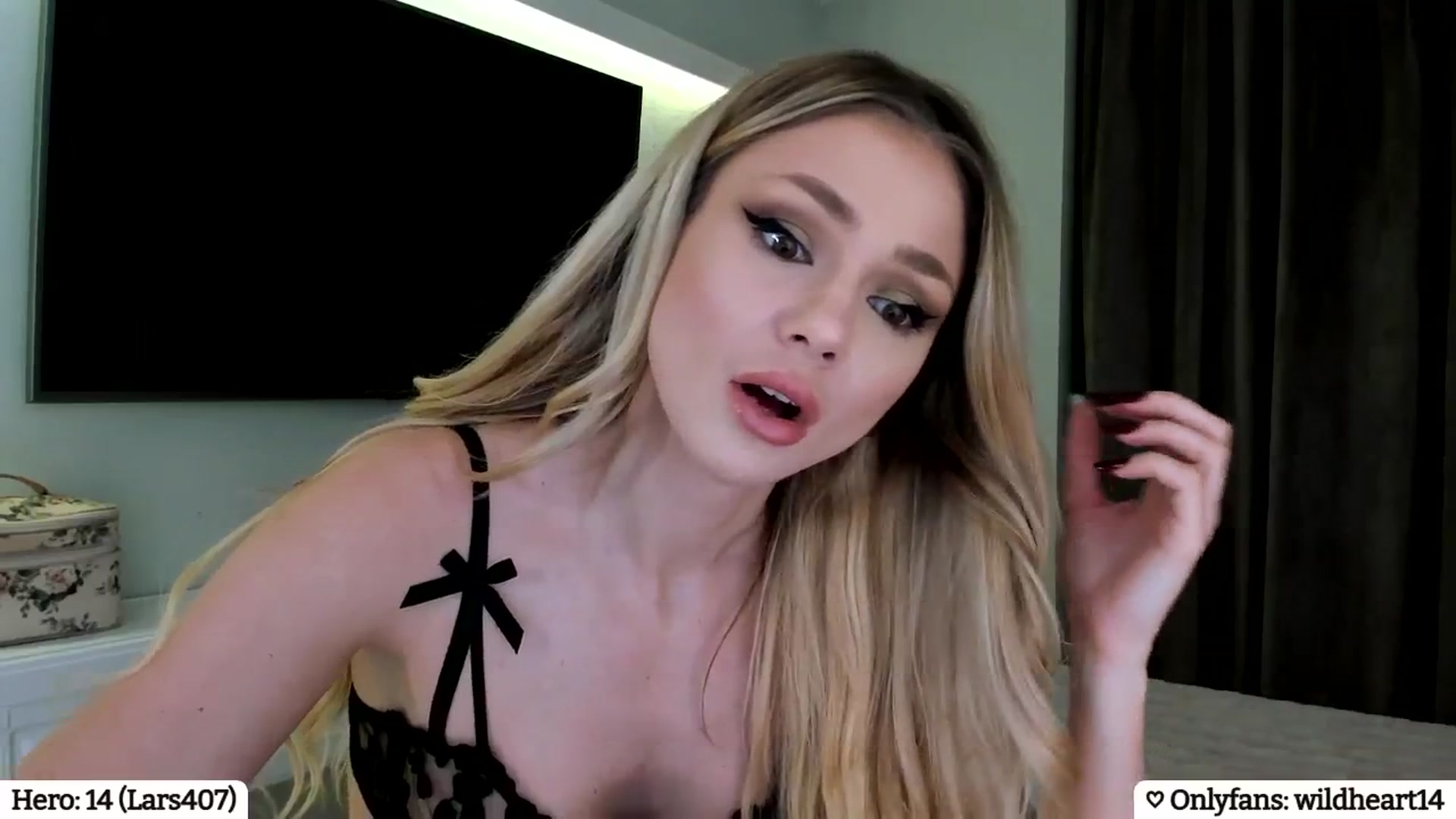 Gallery image thumbnail from Yveline's myfreecams stream on, 04/06/2025, 19:52 image 4 of 20