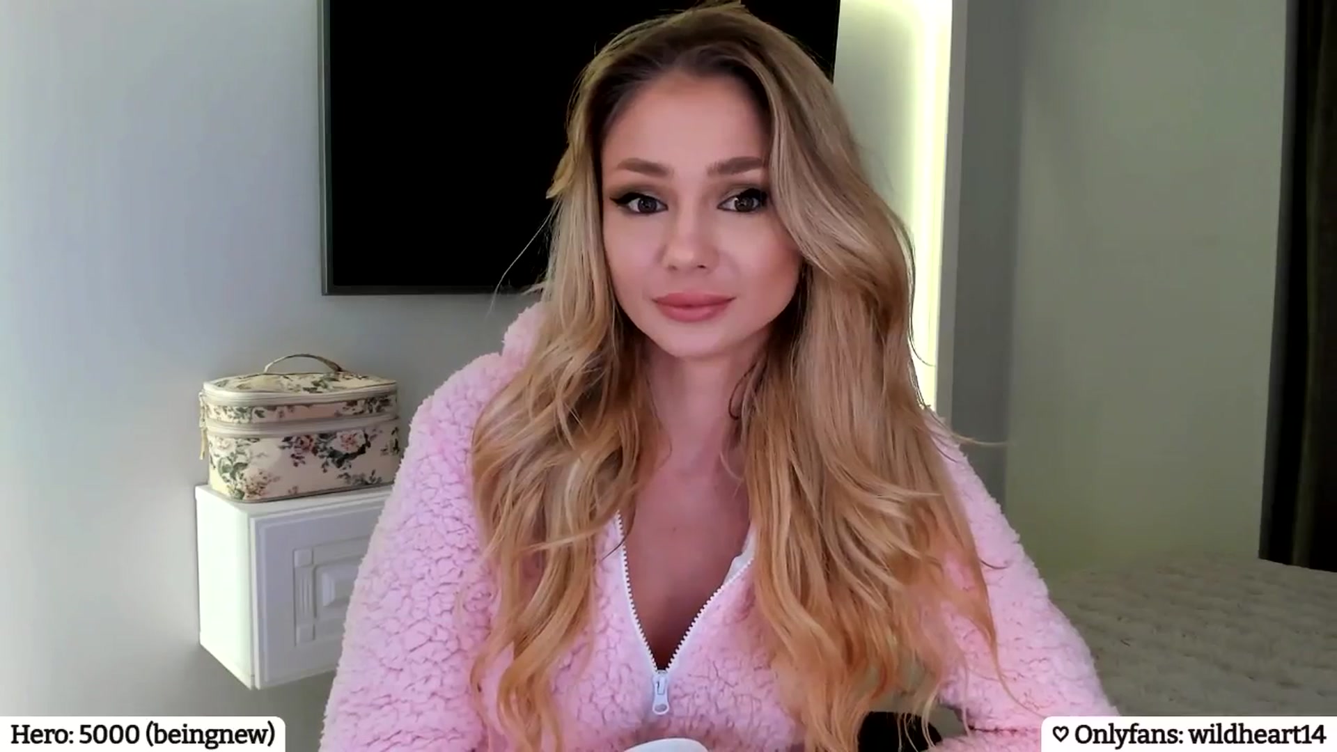 Gallery image thumbnail from Yveline's myfreecams stream on, 04/06/2025, 19:52 image 18 of 20
