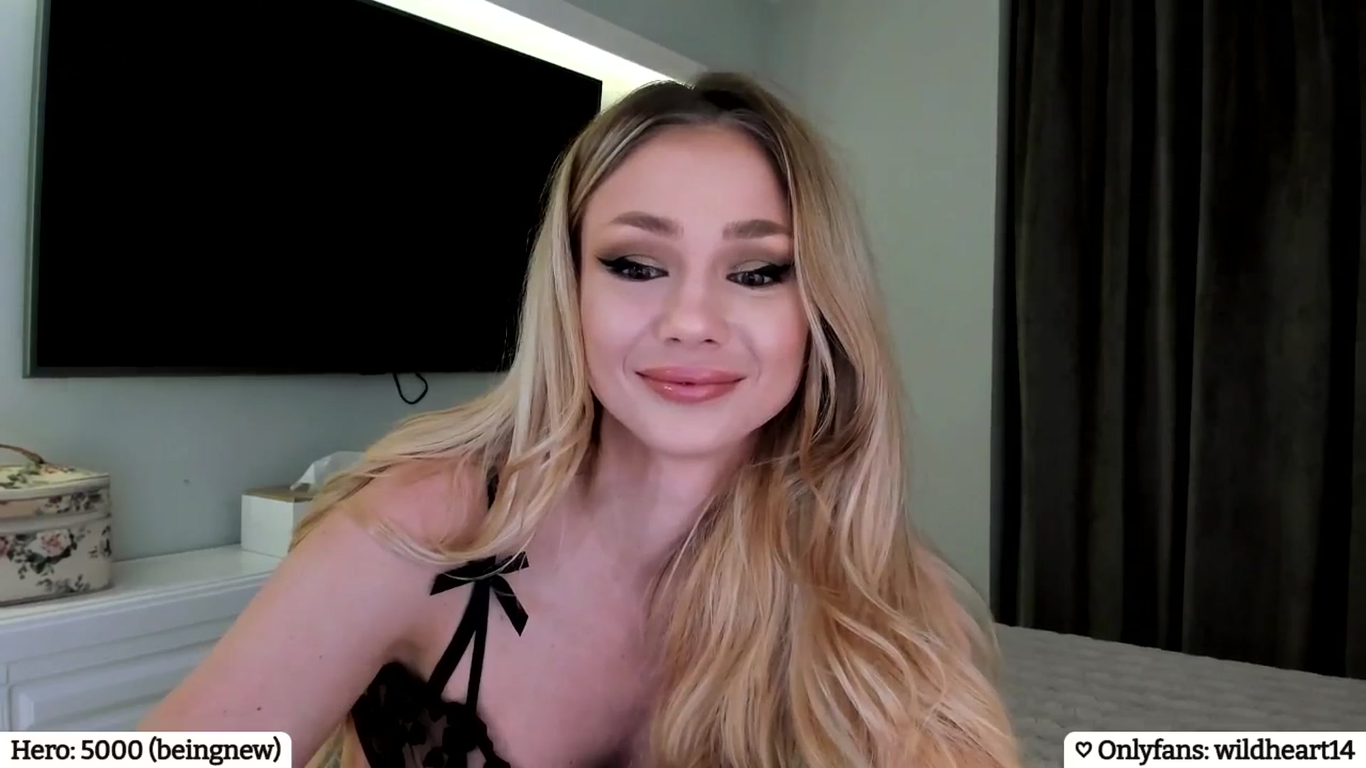 Gallery image thumbnail from Yveline's myfreecams stream on, 04/06/2025, 19:52 image 5 of 20