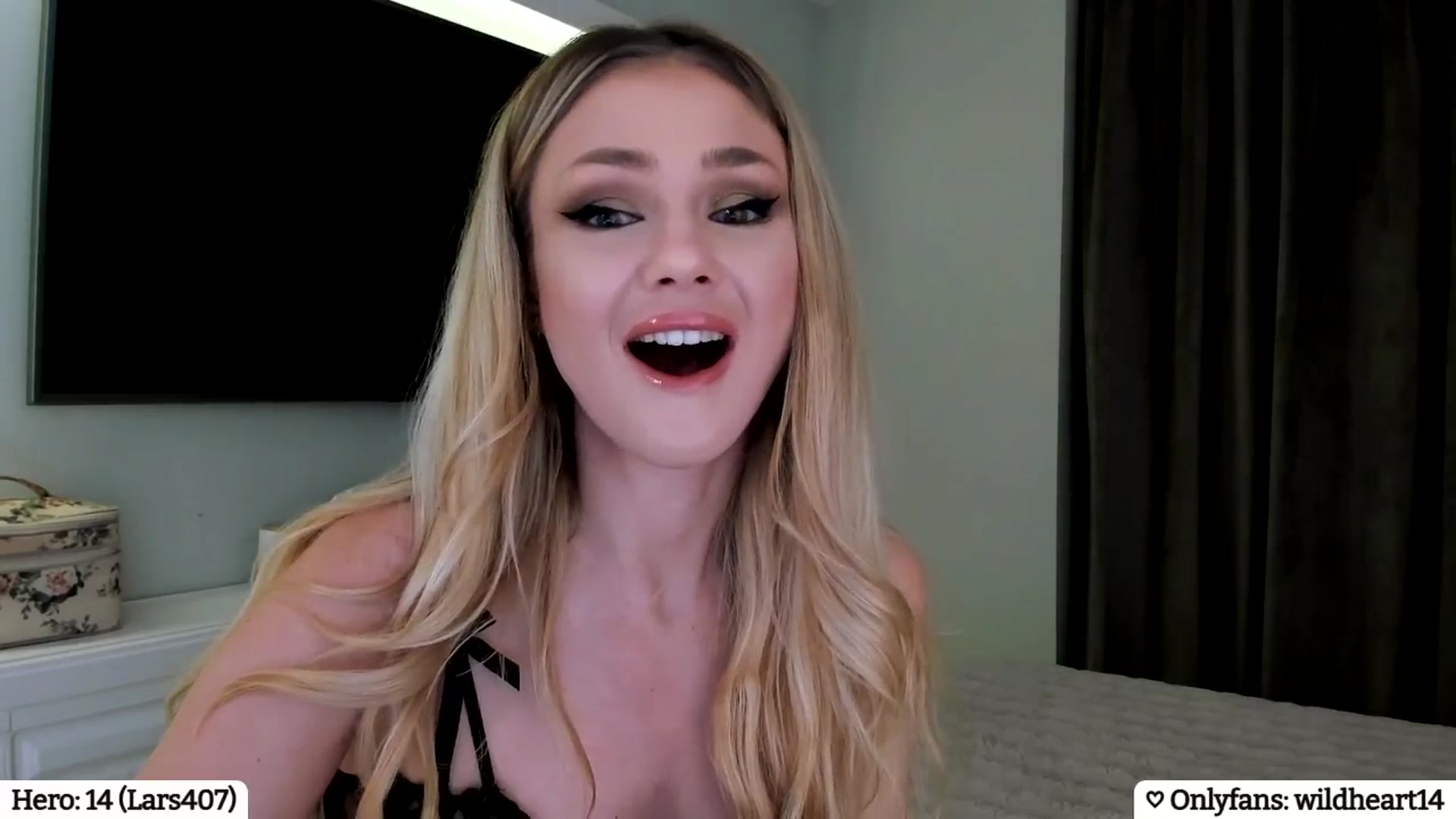 Gallery image thumbnail from Yveline's myfreecams stream on, 04/06/2025, 19:52 image 2 of 20