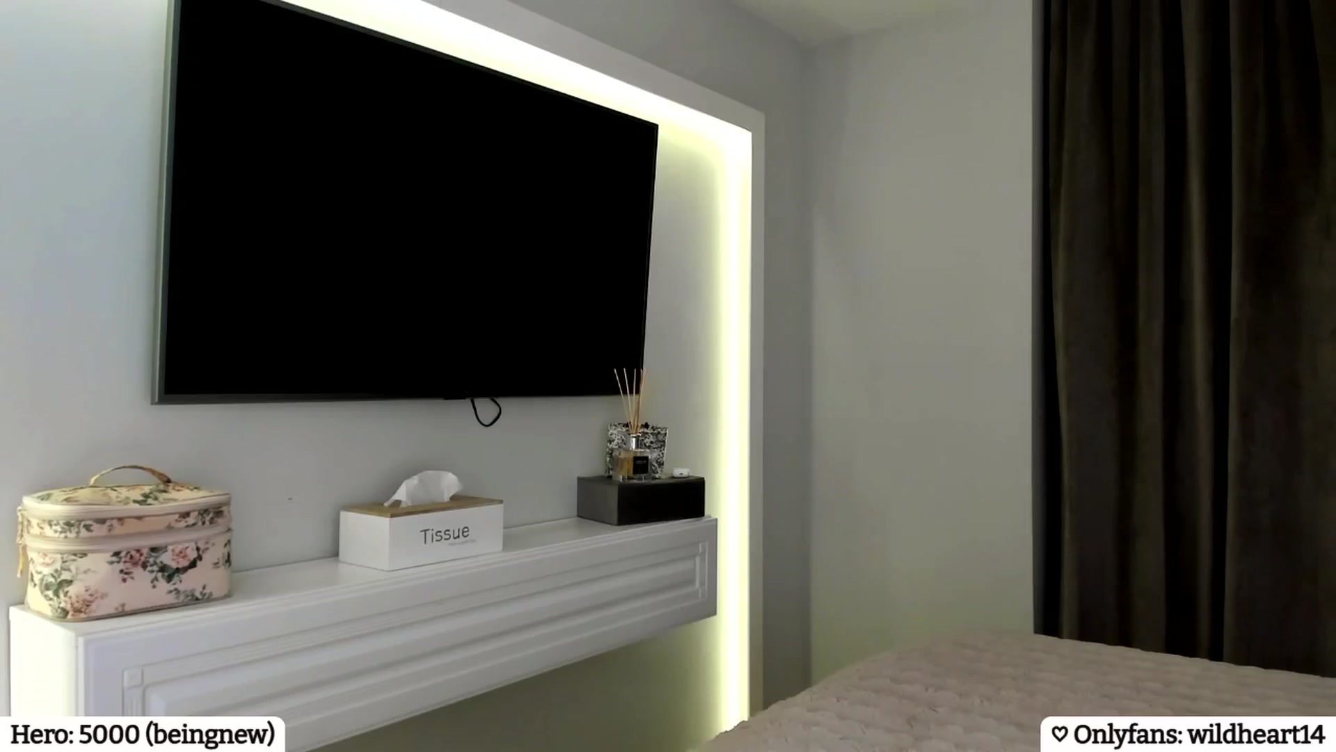 Gallery image thumbnail from Yveline's myfreecams stream on, 04/06/2025, 19:52 image 13 of 20