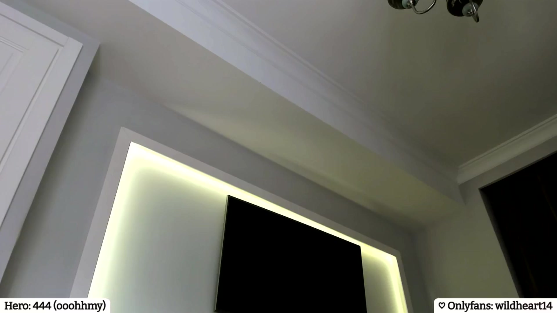 Gallery image thumbnail from Yveline's myfreecams stream on, 04/08/2025, 20:01 image 17 of 20
