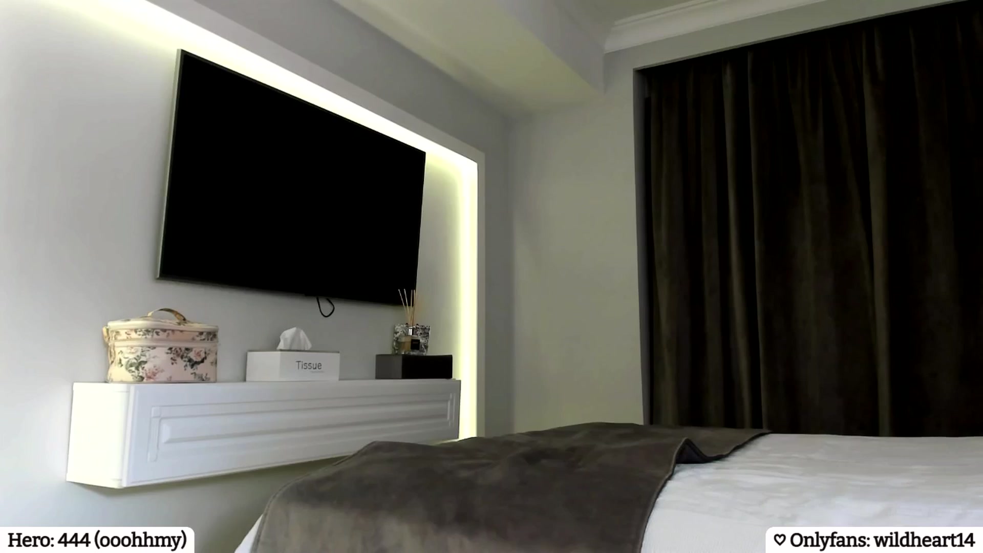 Gallery image thumbnail from Yveline's myfreecams stream on, 04/08/2025, 20:01 image 15 of 20