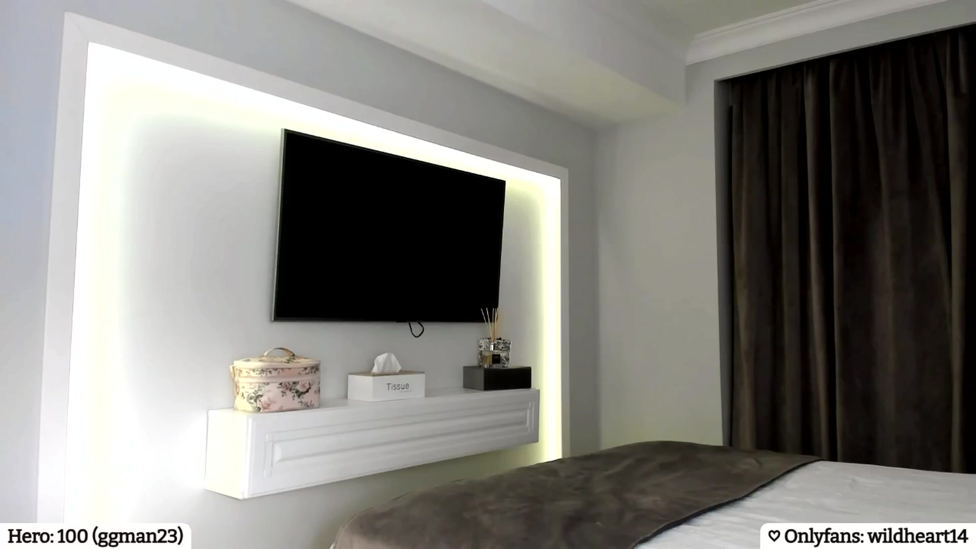 Gallery image thumbnail from Yveline's myfreecams stream on, 04/08/2025, 20:01 image 10 of 20