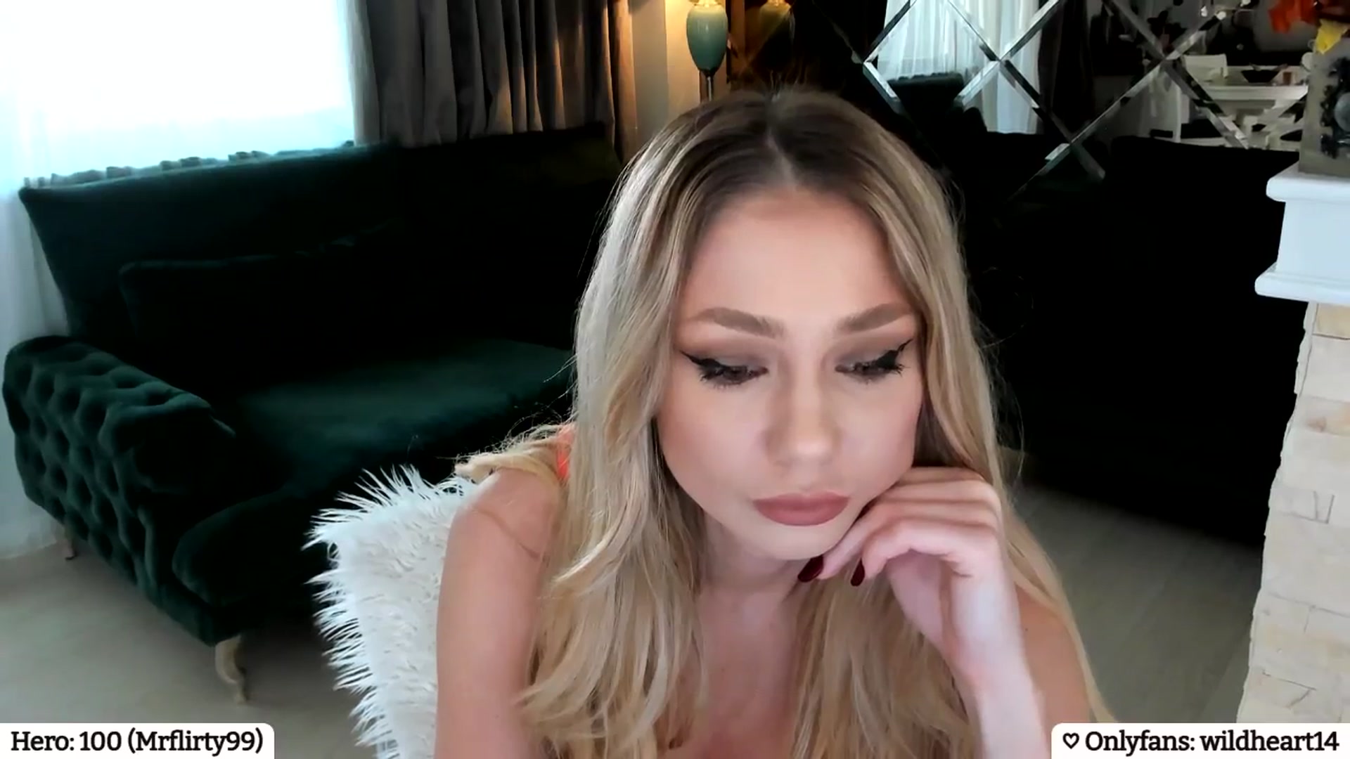 Gallery image thumbnail from Yveline's myfreecams stream on, 04/10/2025, 15:13 image 17 of 20