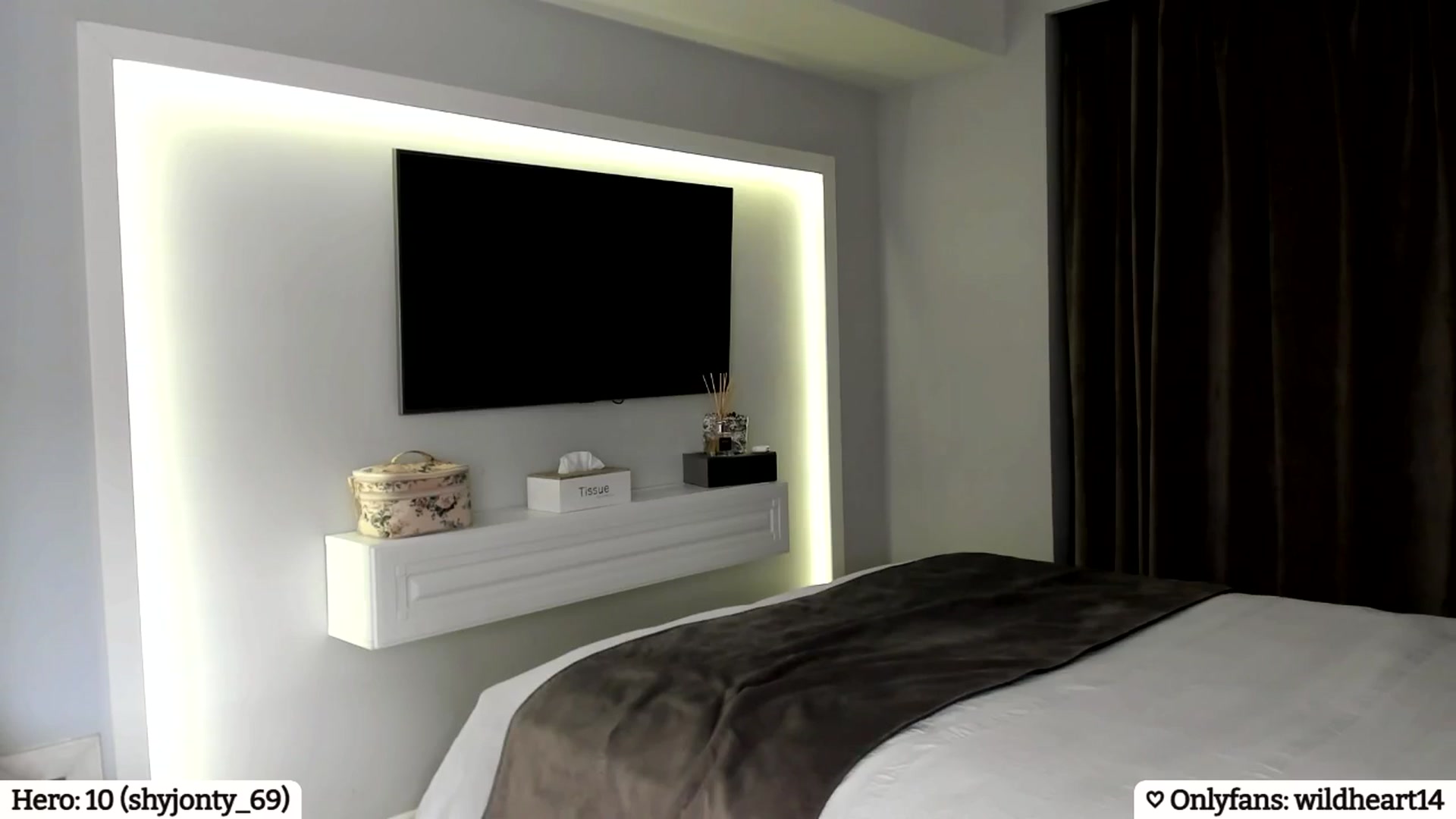 Gallery image thumbnail from Yveline's myfreecams stream on, 04/11/2025, 22:05 image 5 of 20