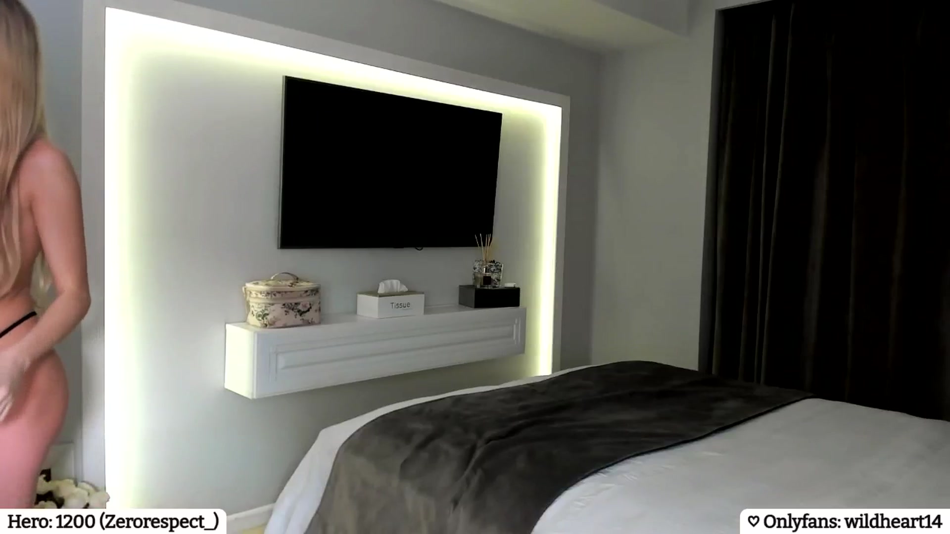 Gallery image thumbnail from Yveline's myfreecams stream on, 04/11/2025, 22:05 image 9 of 20