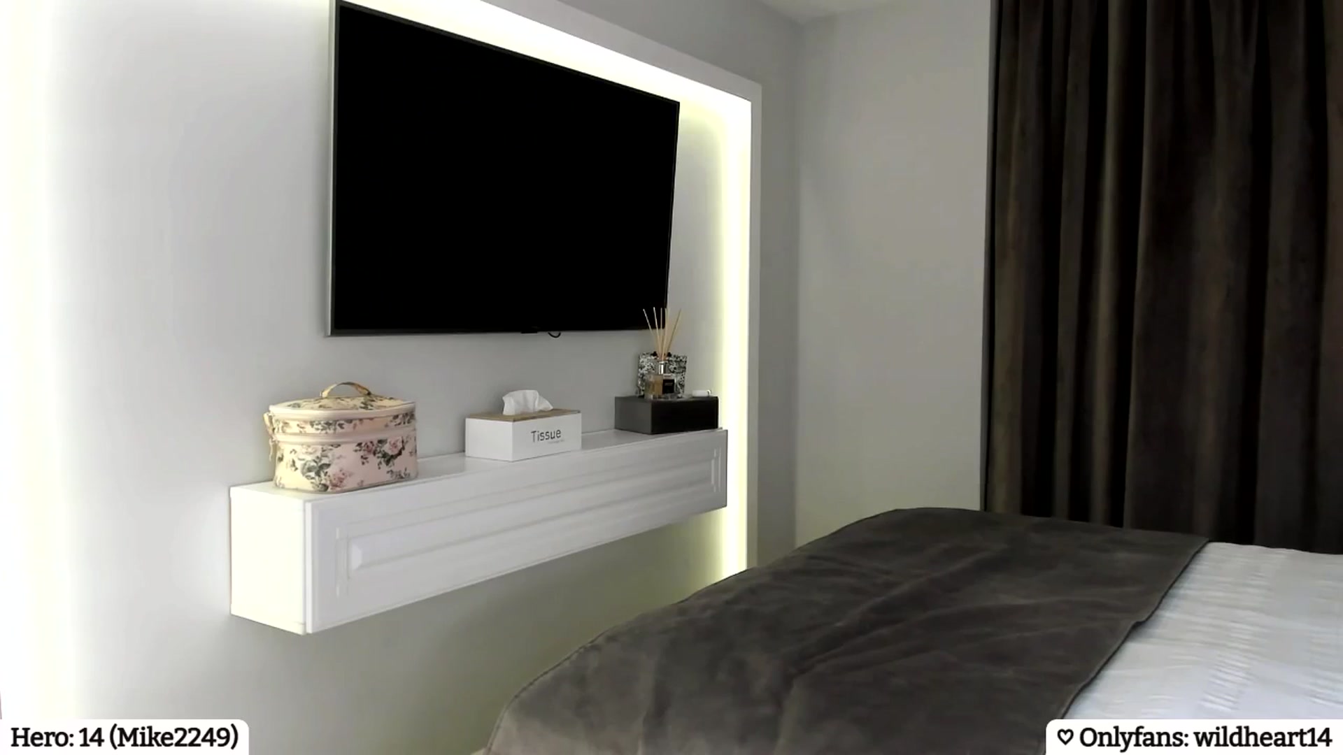 Gallery image thumbnail from Yveline's myfreecams stream on, 04/12/2025, 21:13 image 3 of 20