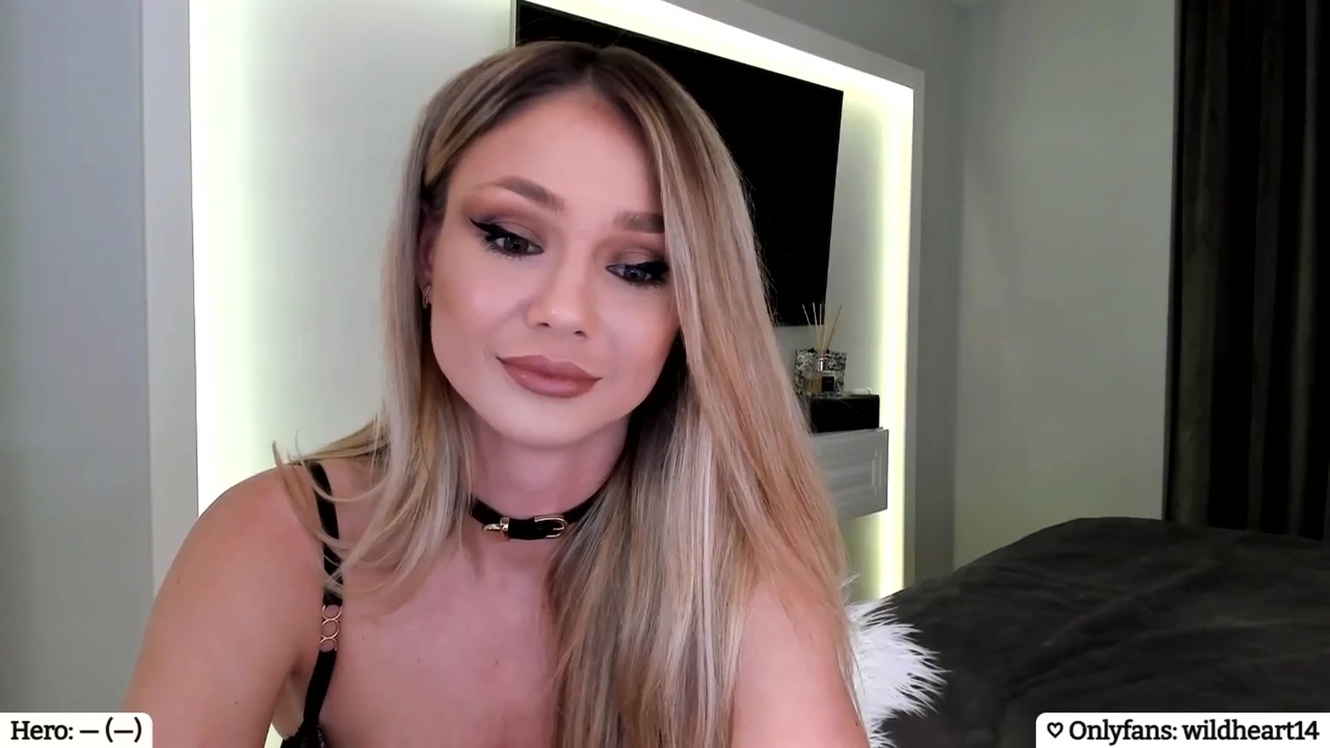 Gallery image thumbnail from Yveline's myfreecams stream on, 04/12/2025, 21:13 image 2 of 20