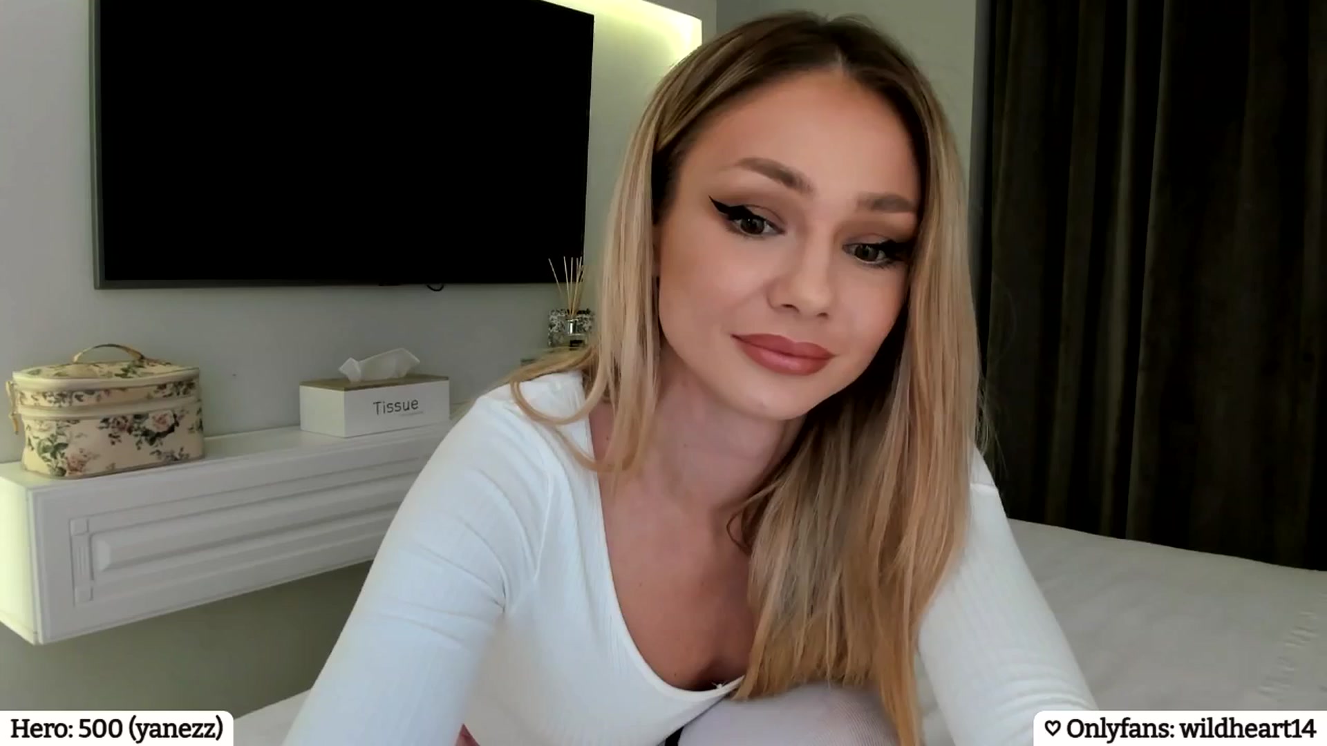 Gallery image thumbnail from Yveline's myfreecams stream on, 04/14/2025, 19:23 image 10 of 20