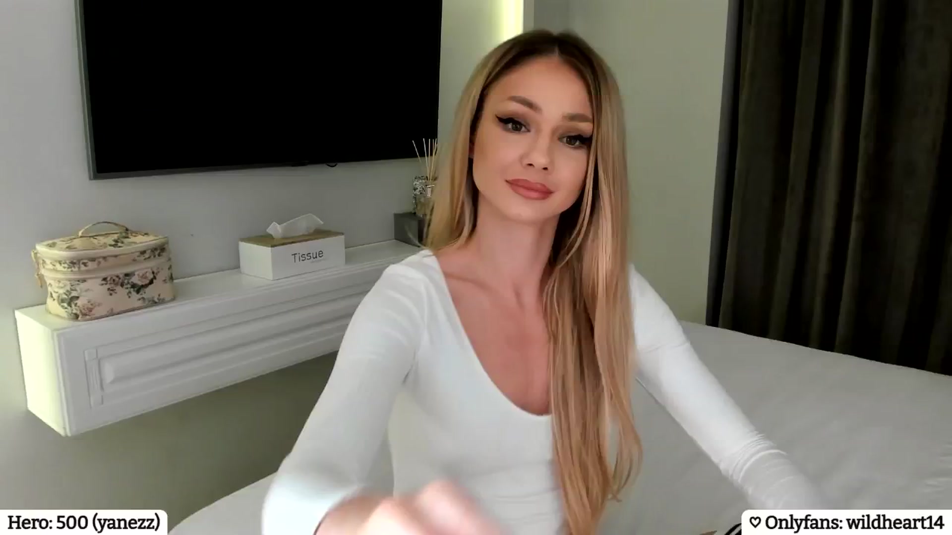 Gallery image thumbnail from Yveline's myfreecams stream on, 04/14/2025, 19:23 image 18 of 20