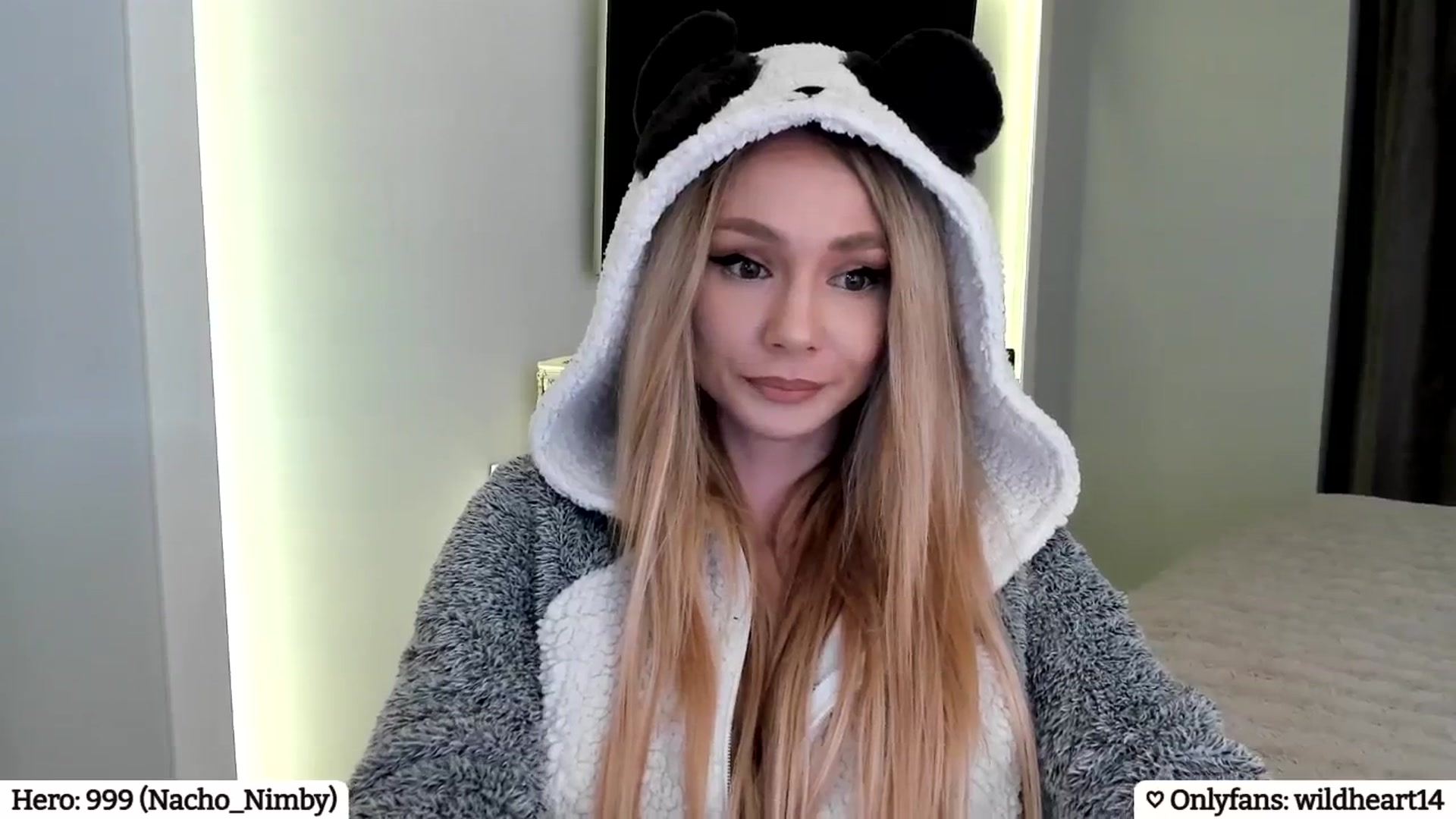 Gallery image thumbnail from Yveline's myfreecams stream on, 04/16/2025, 21:09 image 11 of 20