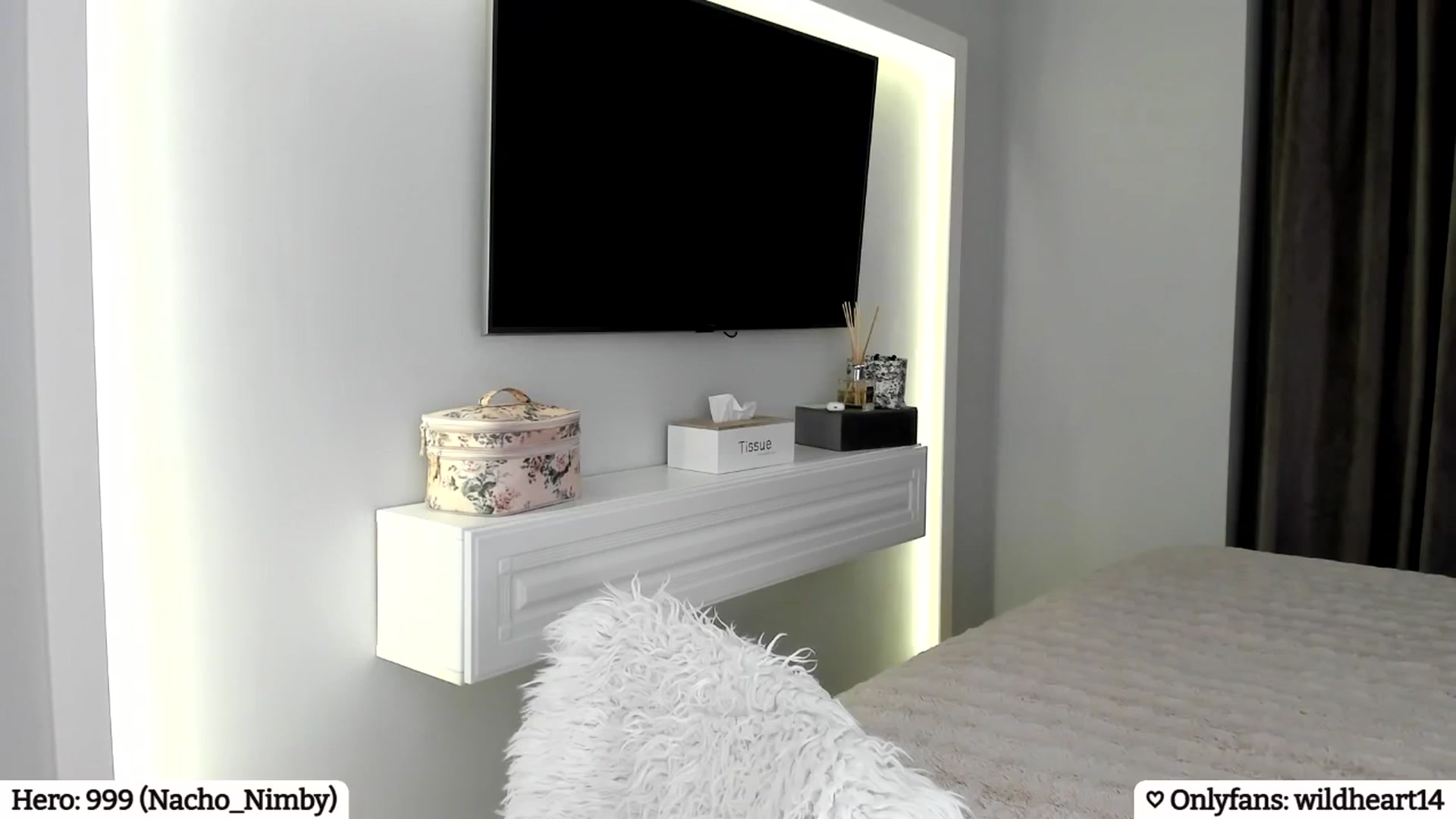 Gallery image thumbnail from Yveline's myfreecams stream on, 04/16/2025, 21:09 image 6 of 20
