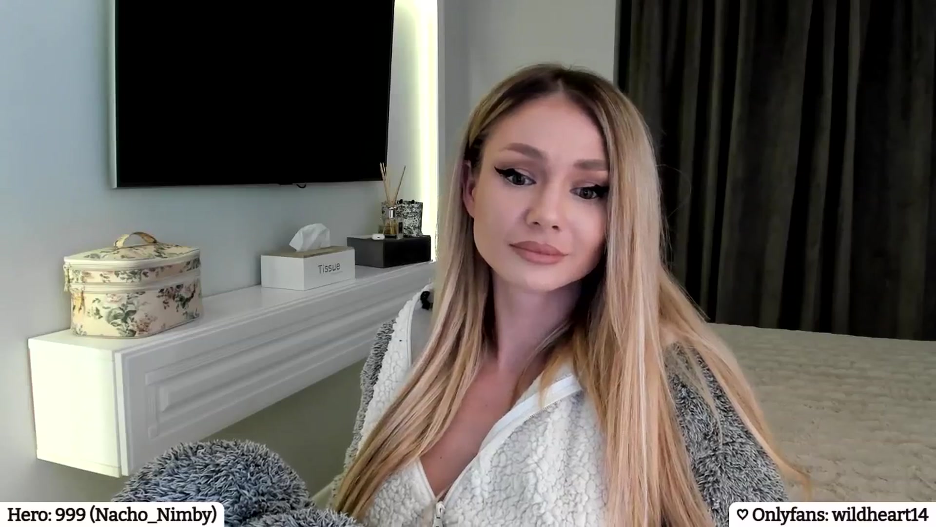 Gallery image thumbnail from Yveline's myfreecams stream on, 04/16/2025, 21:09 image 19 of 20