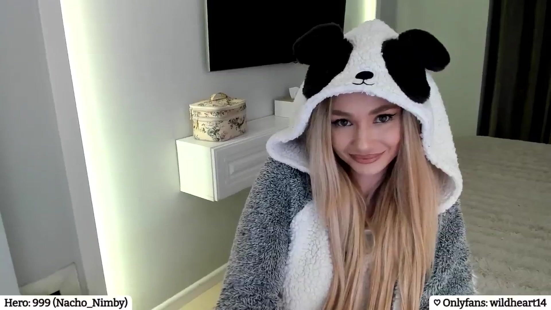 Gallery image thumbnail from Yveline's myfreecams stream on, 04/16/2025, 21:09 image 5 of 20