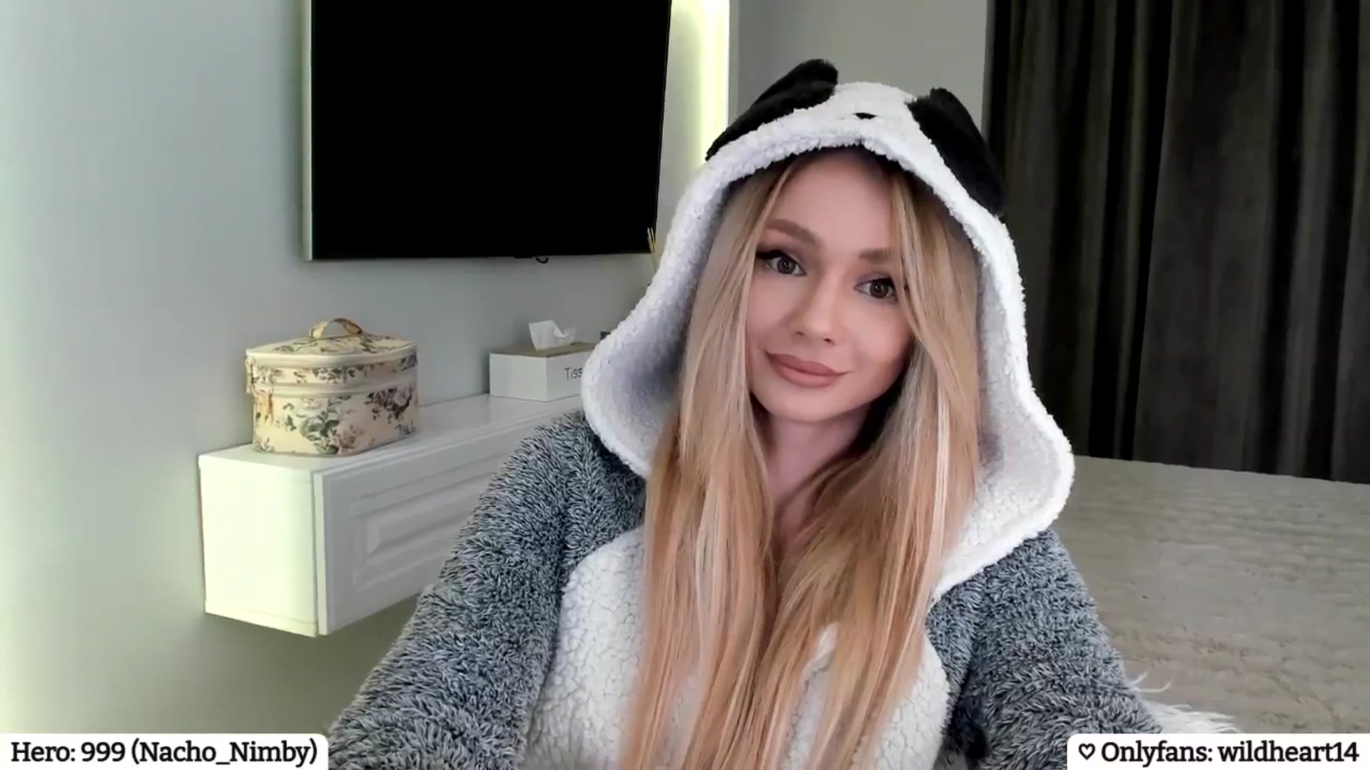 Gallery image thumbnail from Yveline's myfreecams stream on, 04/16/2025, 21:09 image 13 of 20