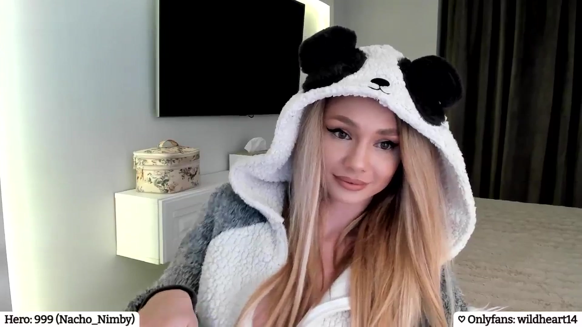 Gallery image thumbnail from Yveline's myfreecams stream on, 04/16/2025, 21:09 image 20 of 20