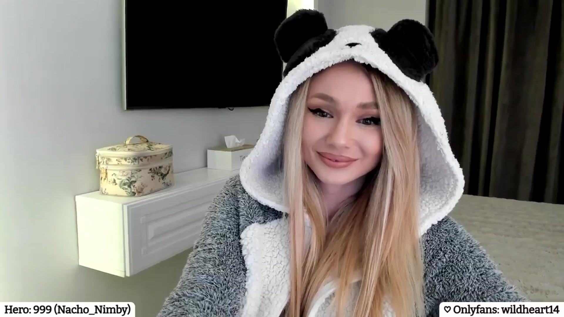 Gallery image thumbnail from Yveline's myfreecams stream on, 04/16/2025, 21:09 image 16 of 20