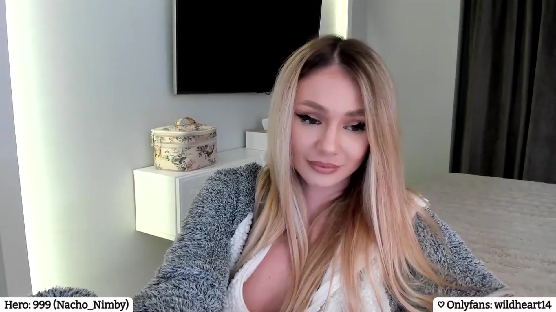 Gallery image thumbnail from Yveline's myfreecams stream on, 04/16/2025, 21:09 image 15 of 20