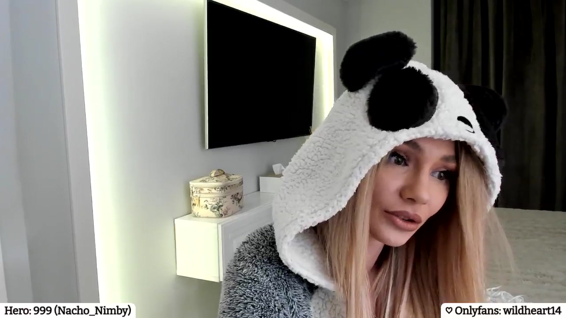 Gallery image thumbnail from Yveline's myfreecams stream on, 04/16/2025, 21:09 image 8 of 20