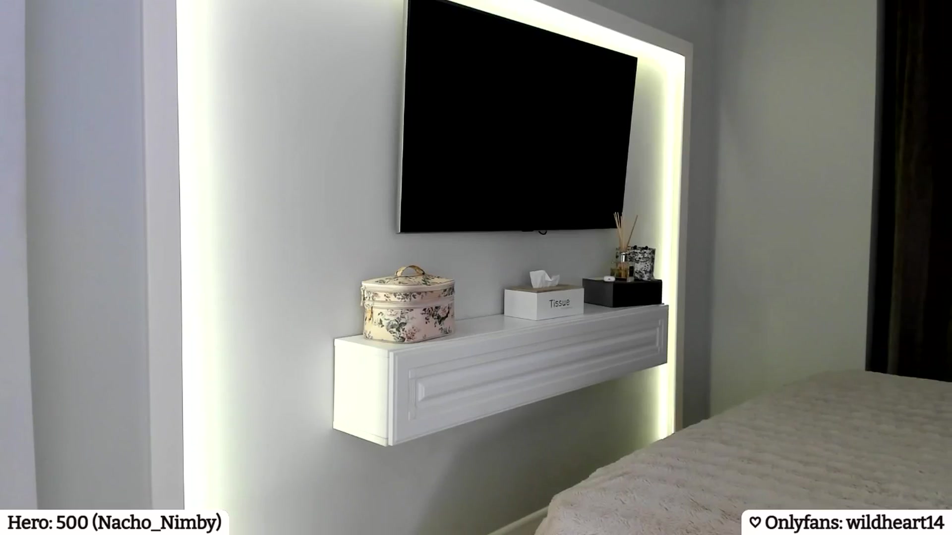 Gallery image thumbnail from Yveline's myfreecams stream on, 04/16/2025, 21:09 image 3 of 20