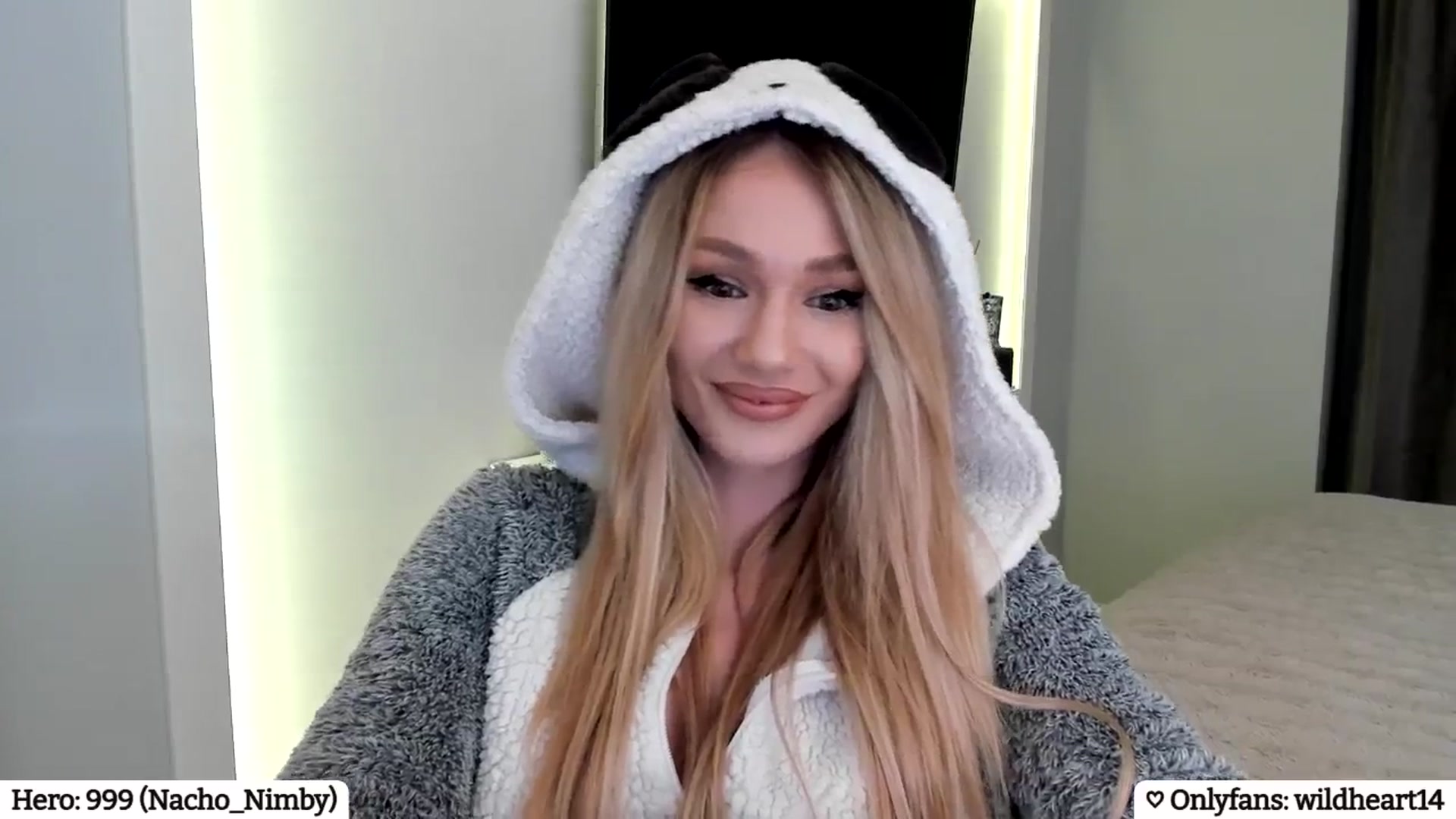 Gallery image thumbnail from Yveline's myfreecams stream on, 04/16/2025, 21:09 image 12 of 20