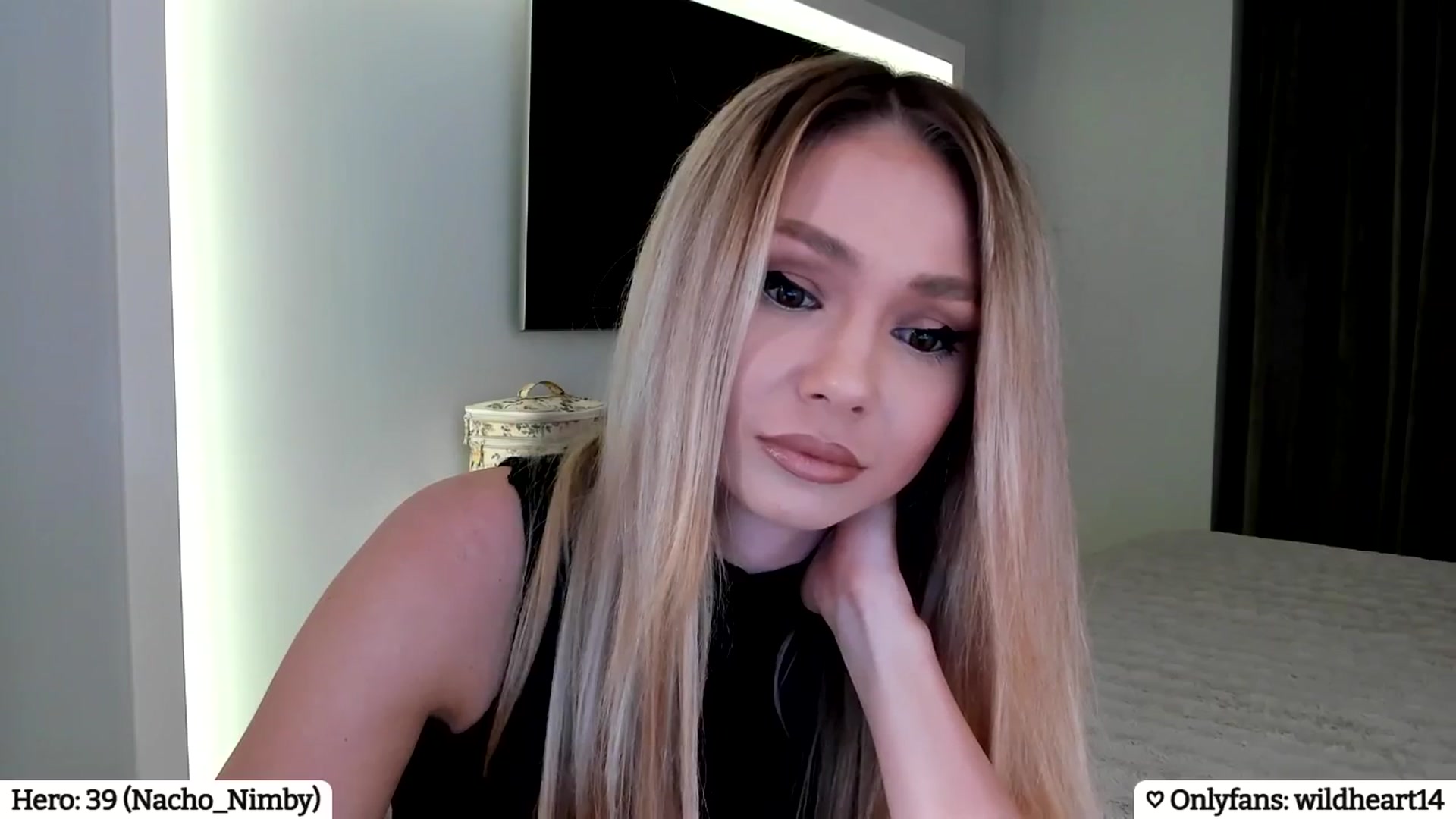 Gallery image thumbnail from Yveline's myfreecams stream on, 04/16/2025, 21:09 image 2 of 20