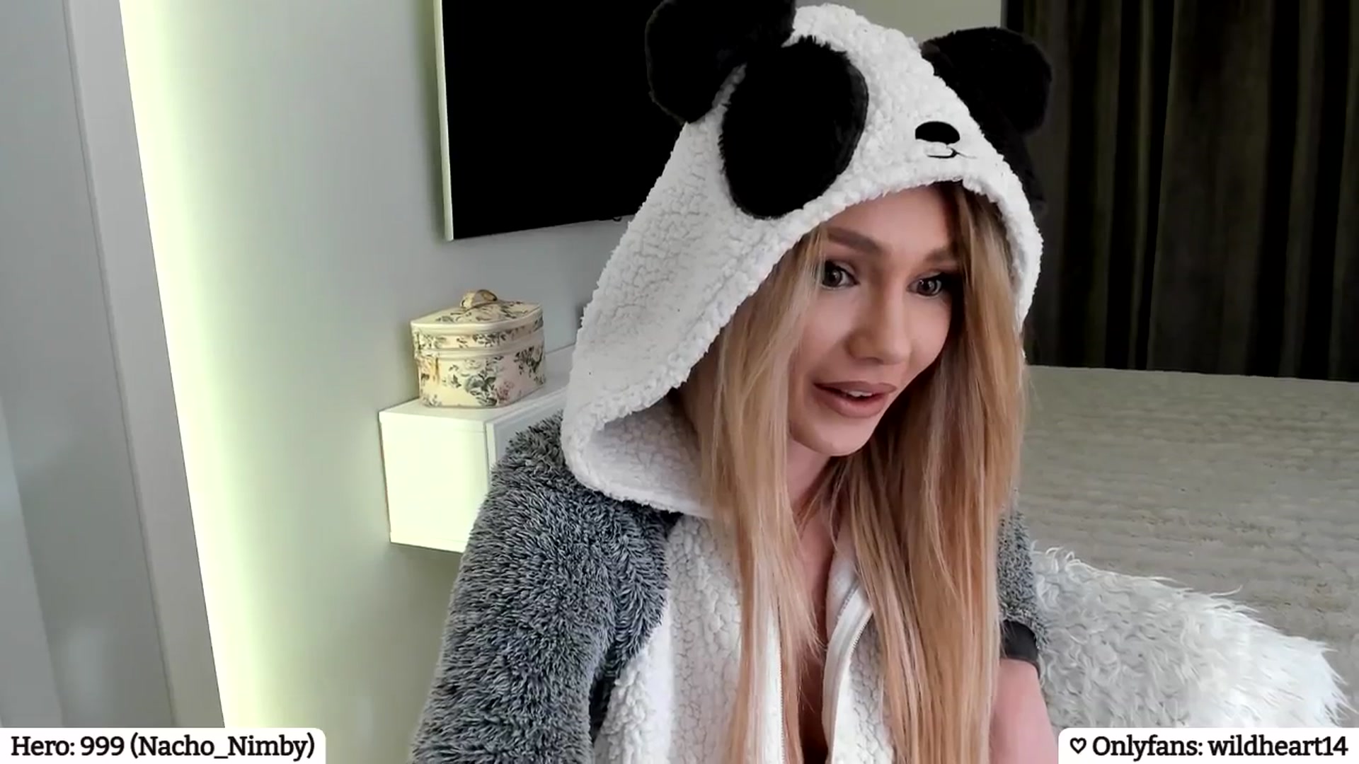 Gallery image thumbnail from Yveline's myfreecams stream on, 04/16/2025, 21:09 image 9 of 20