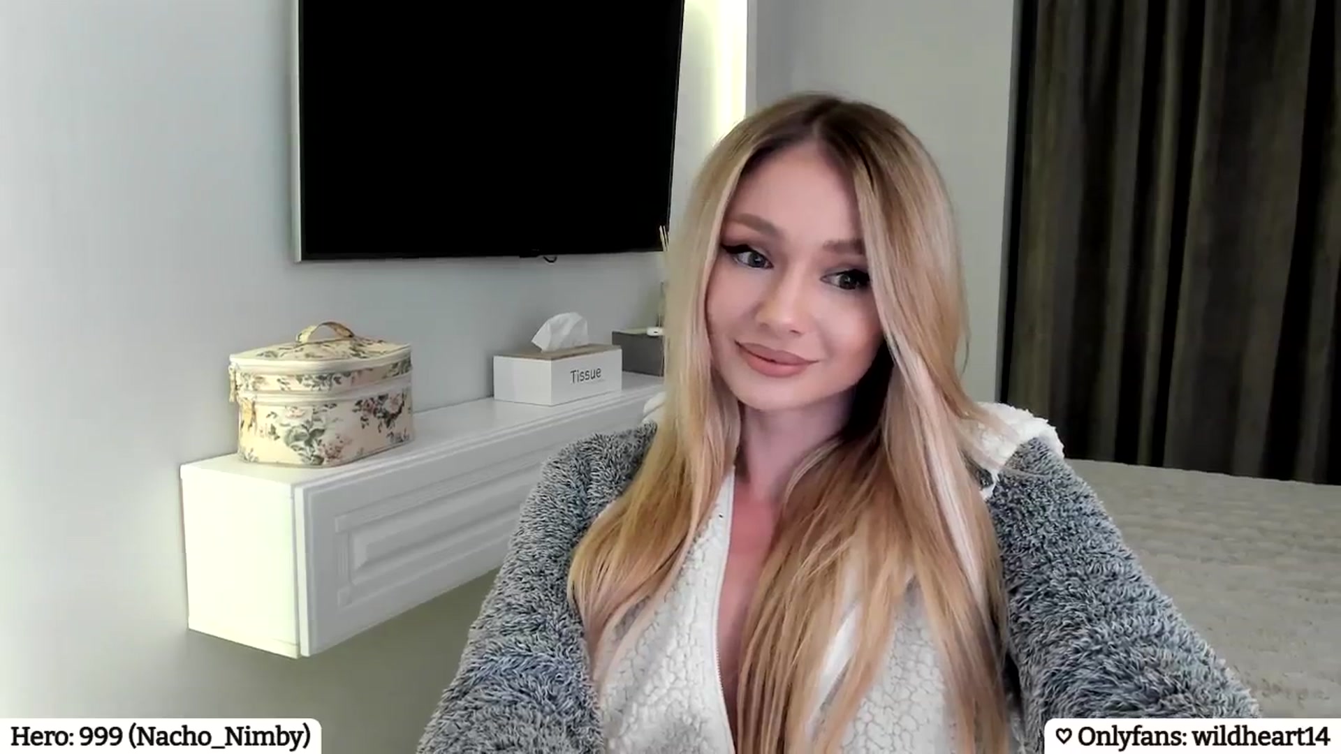Gallery image thumbnail from Yveline's myfreecams stream on, 04/16/2025, 21:09 image 17 of 20