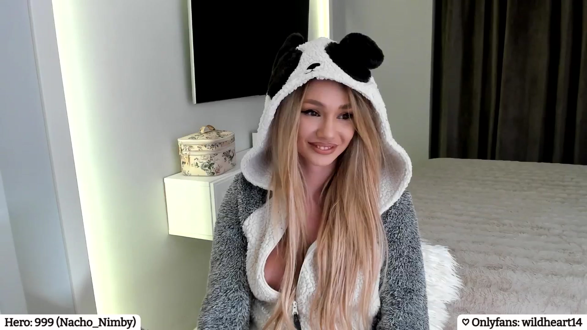 Gallery image thumbnail from Yveline's myfreecams stream on, 04/16/2025, 21:09 image 10 of 20
