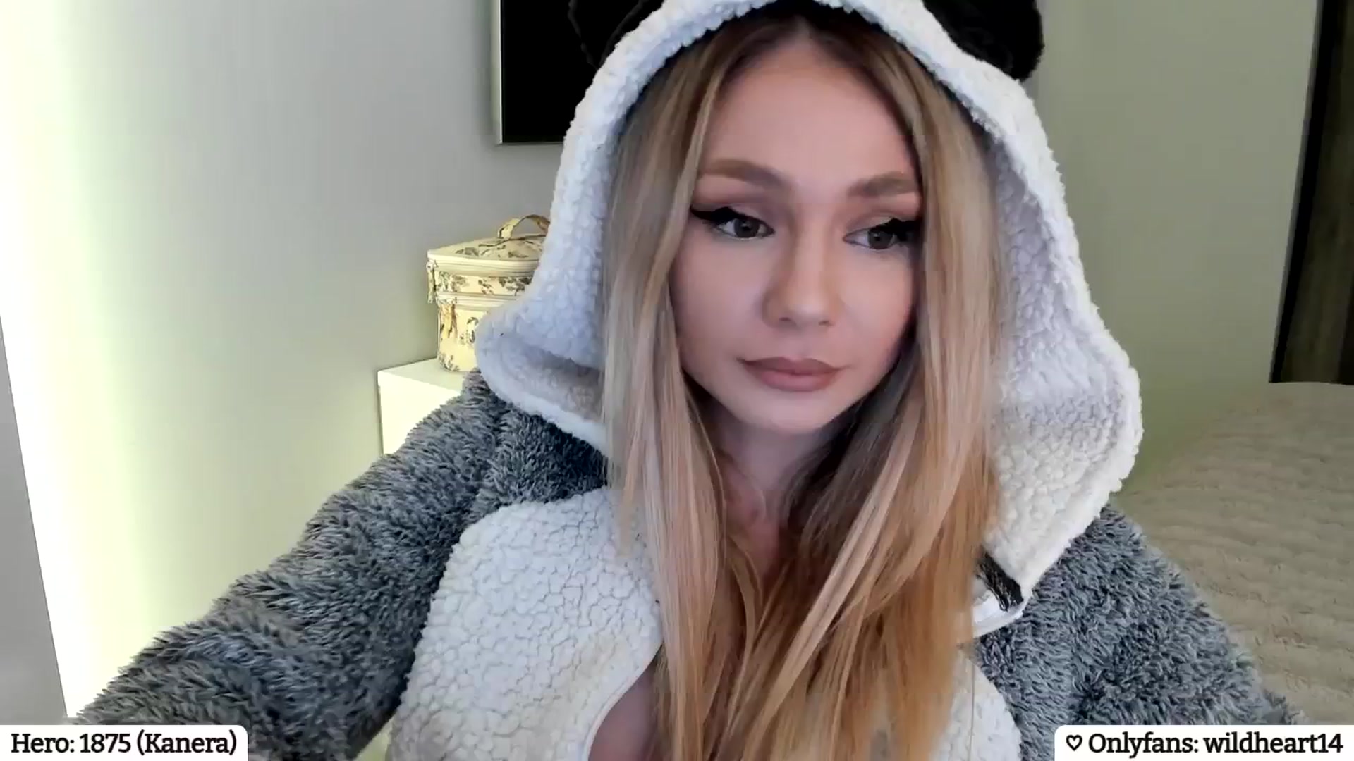 Gallery image thumbnail from Yveline's myfreecams stream on, 04/16/2025, 22:37 image 1 of 20