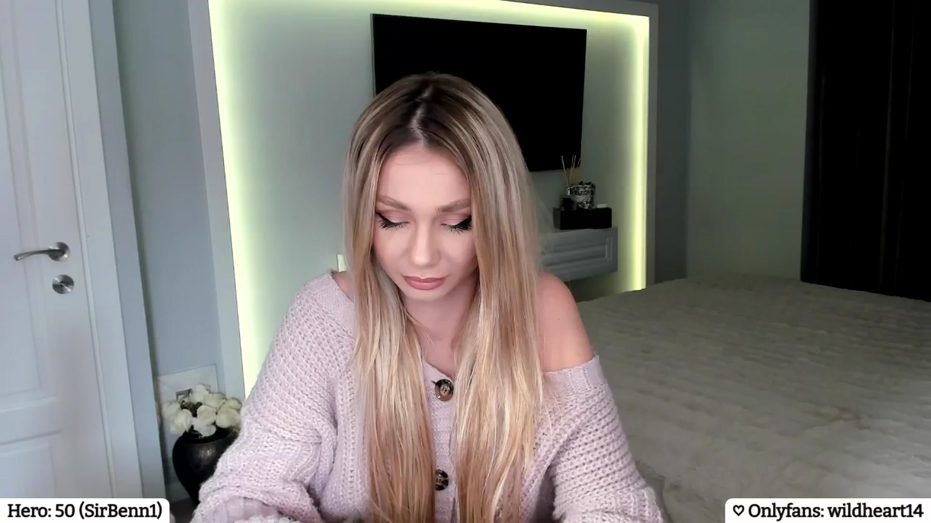 Gallery image thumbnail from Yveline's myfreecams stream on, 04/17/2025, 23:02 image 8 of 20