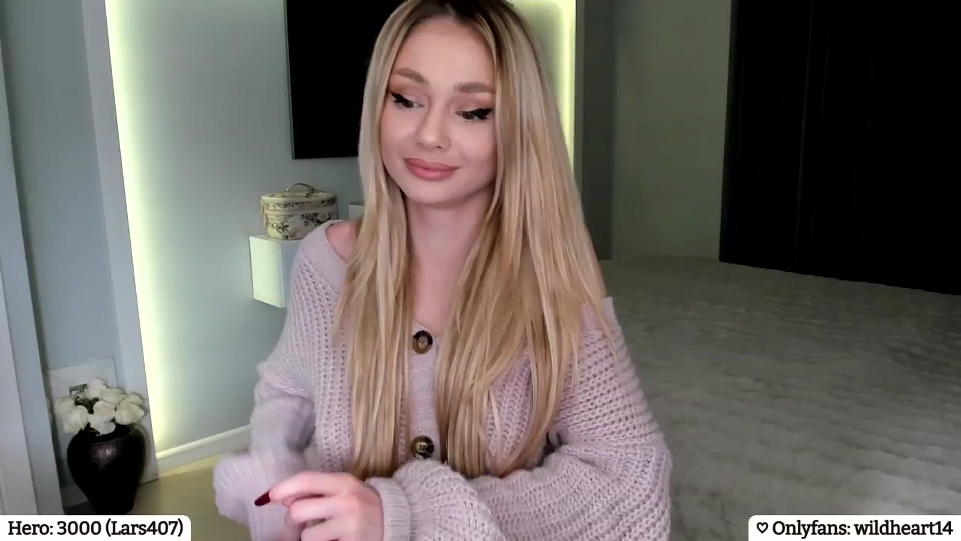 Gallery image thumbnail from Yveline's myfreecams stream on, 04/17/2025, 23:02 image 13 of 20