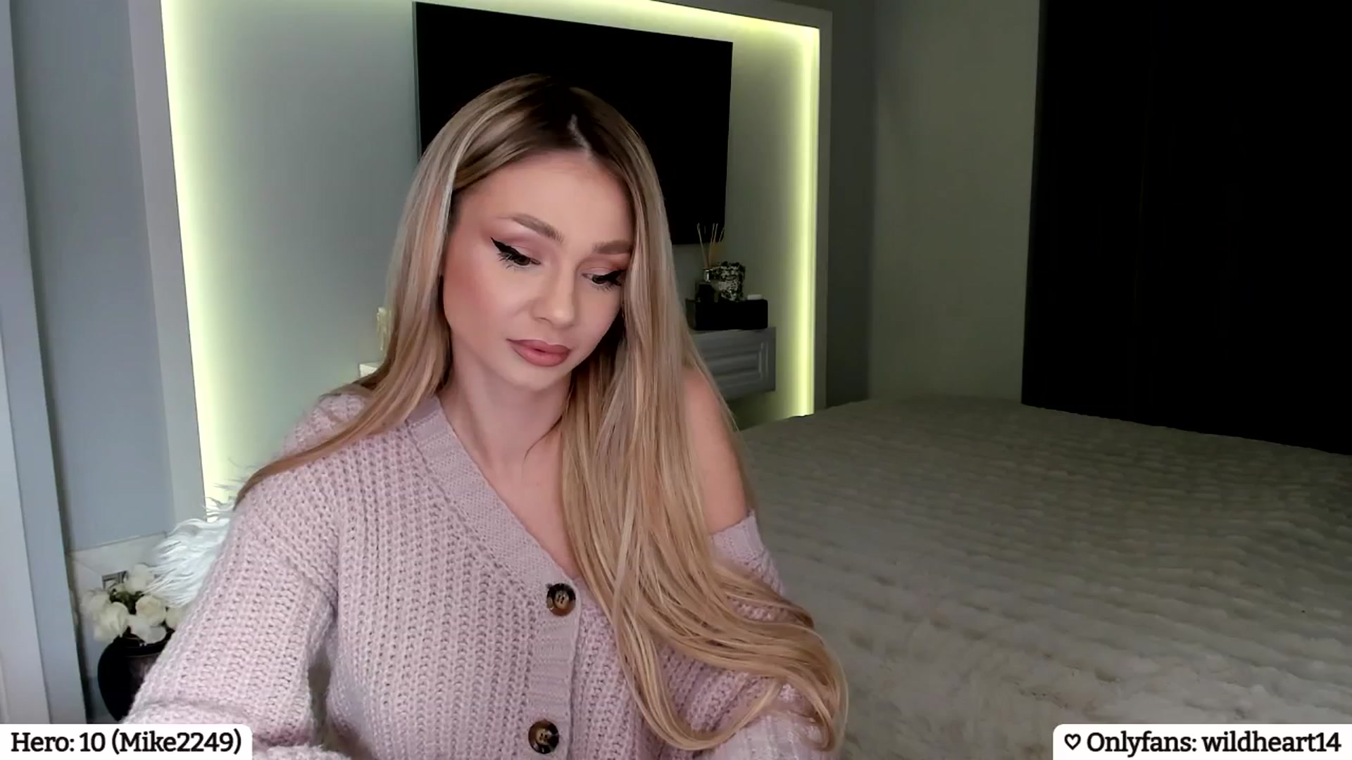 Gallery image thumbnail from Yveline's myfreecams stream on, 04/17/2025, 23:02 image 1 of 20