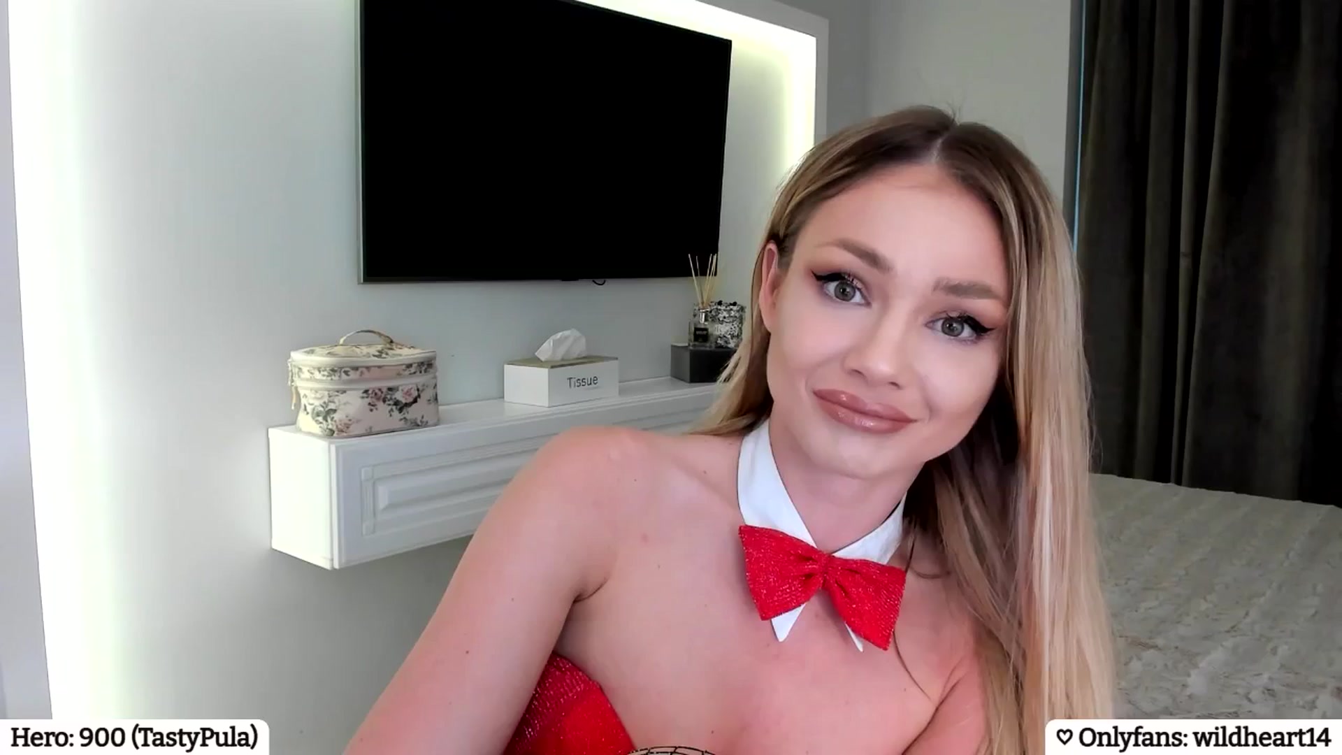 Gallery image thumbnail from Yveline's myfreecams stream on, 04/18/2025, 20:49 image 3 of 20