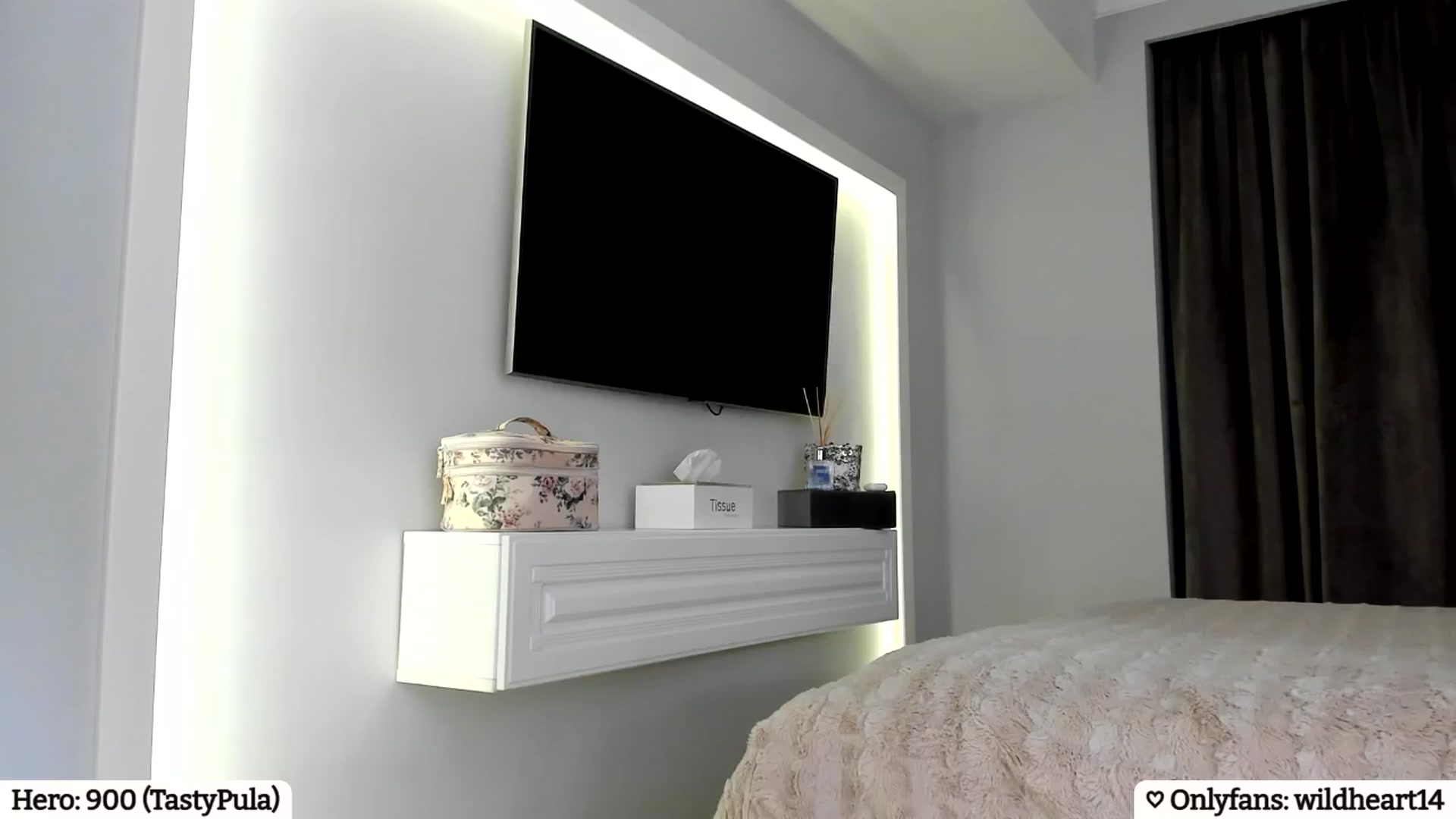 Gallery image thumbnail from Yveline's myfreecams stream on, 04/18/2025, 20:49 image 6 of 20