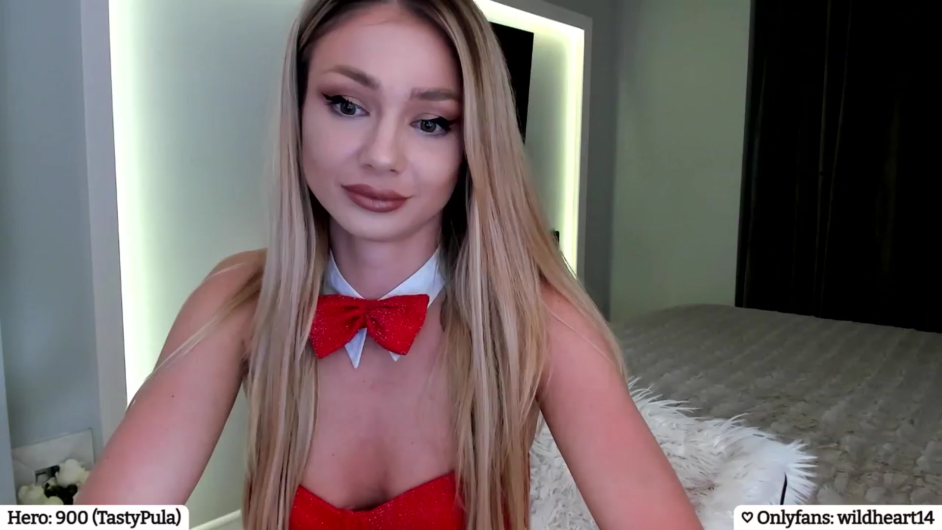 Gallery image thumbnail from Yveline's myfreecams stream on, 04/18/2025, 20:49 image 5 of 20