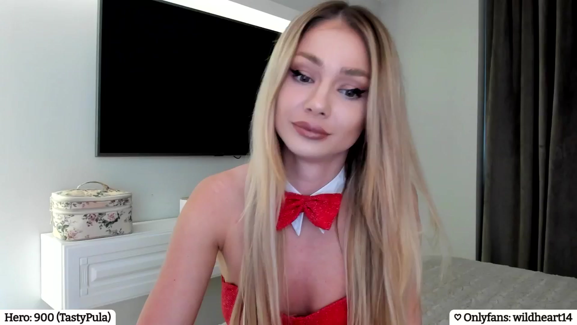 Gallery image thumbnail from Yveline's myfreecams stream on, 04/18/2025, 20:49 image 4 of 20