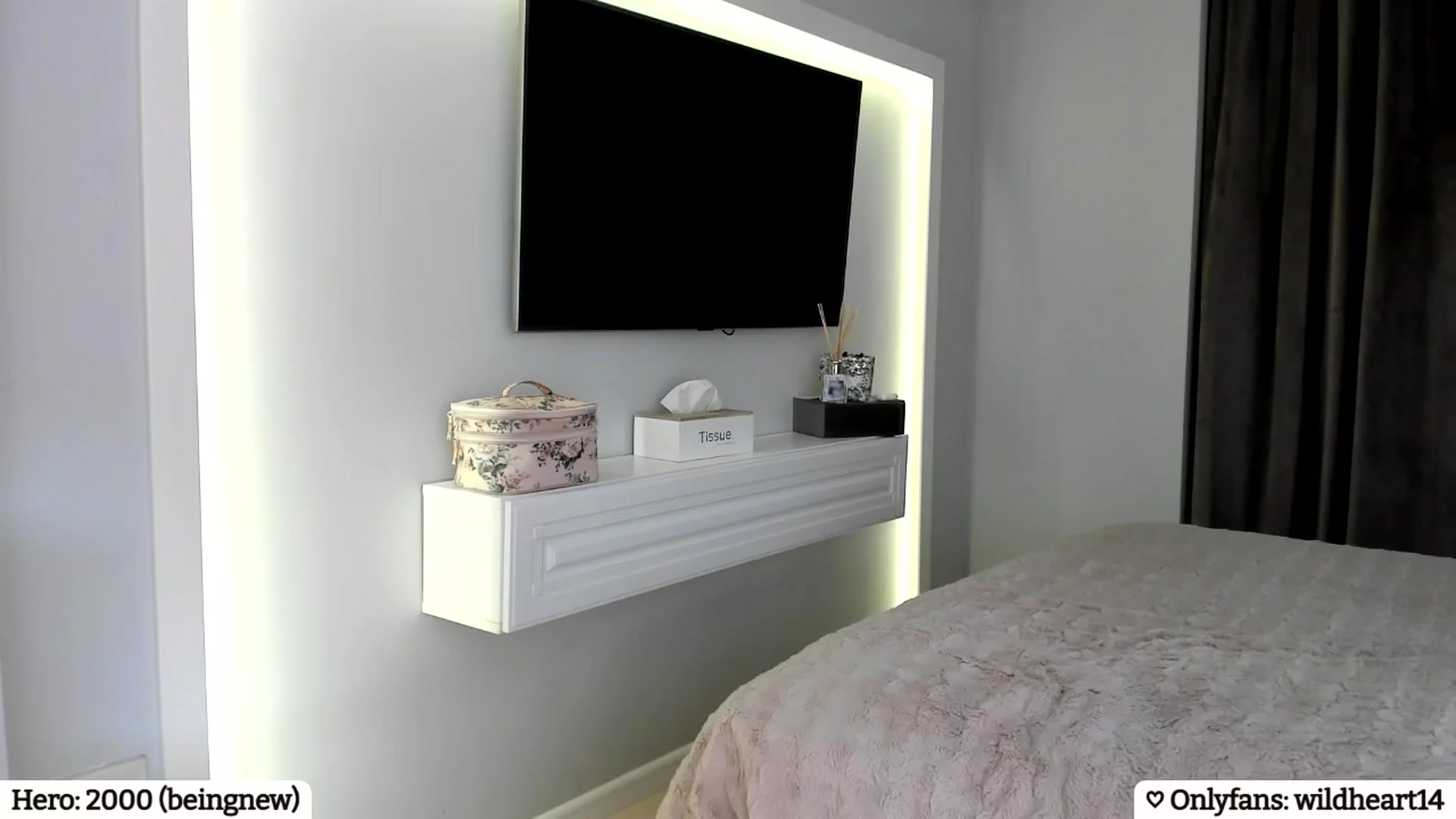 Gallery image thumbnail from Yveline's myfreecams stream on, 04/21/2025, 21:32 image 15 of 20